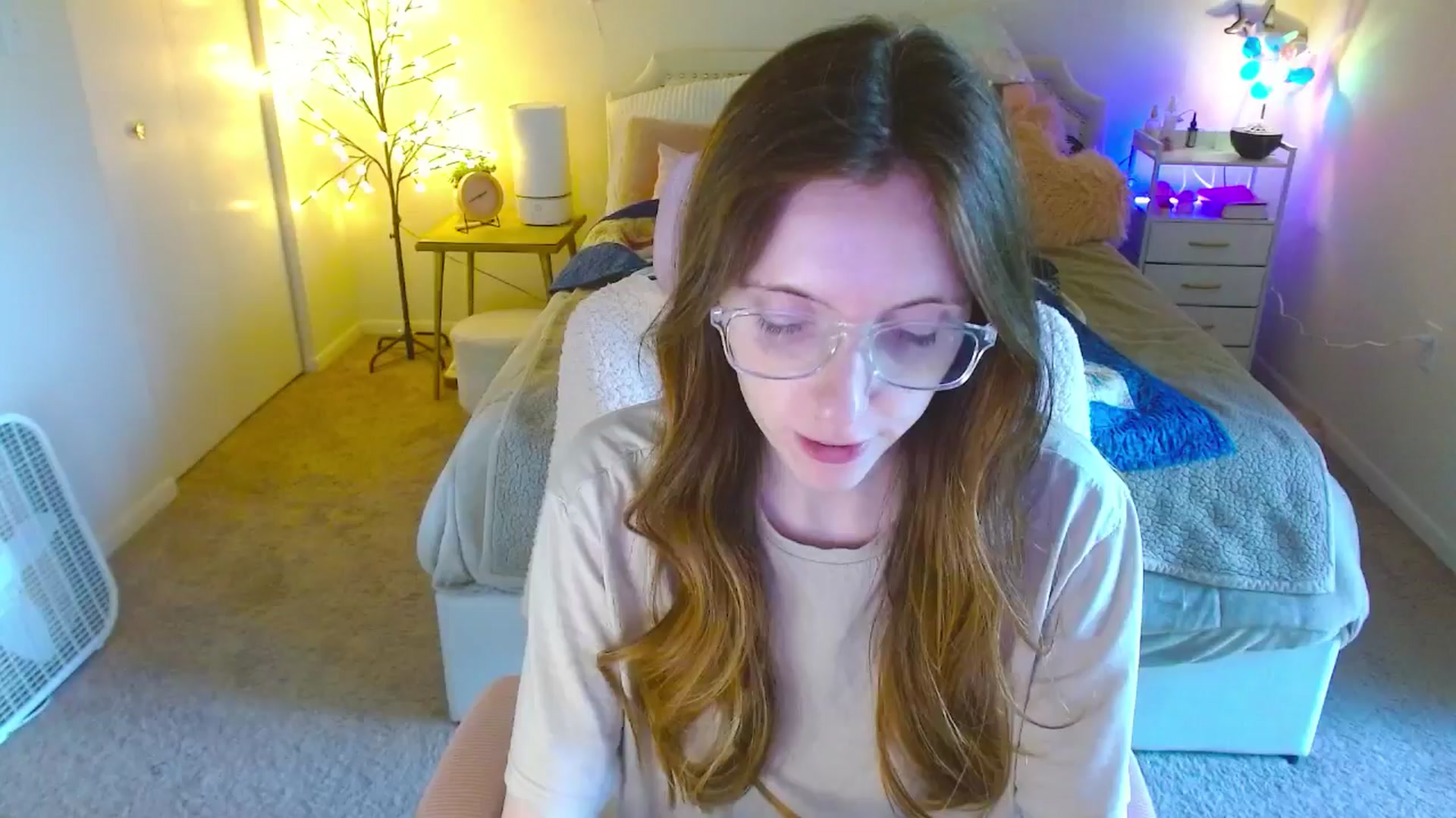 Gallery image thumbnail from MangoMae's myfreecams stream on, 08/11/2024, 19:28 image 1 of 20