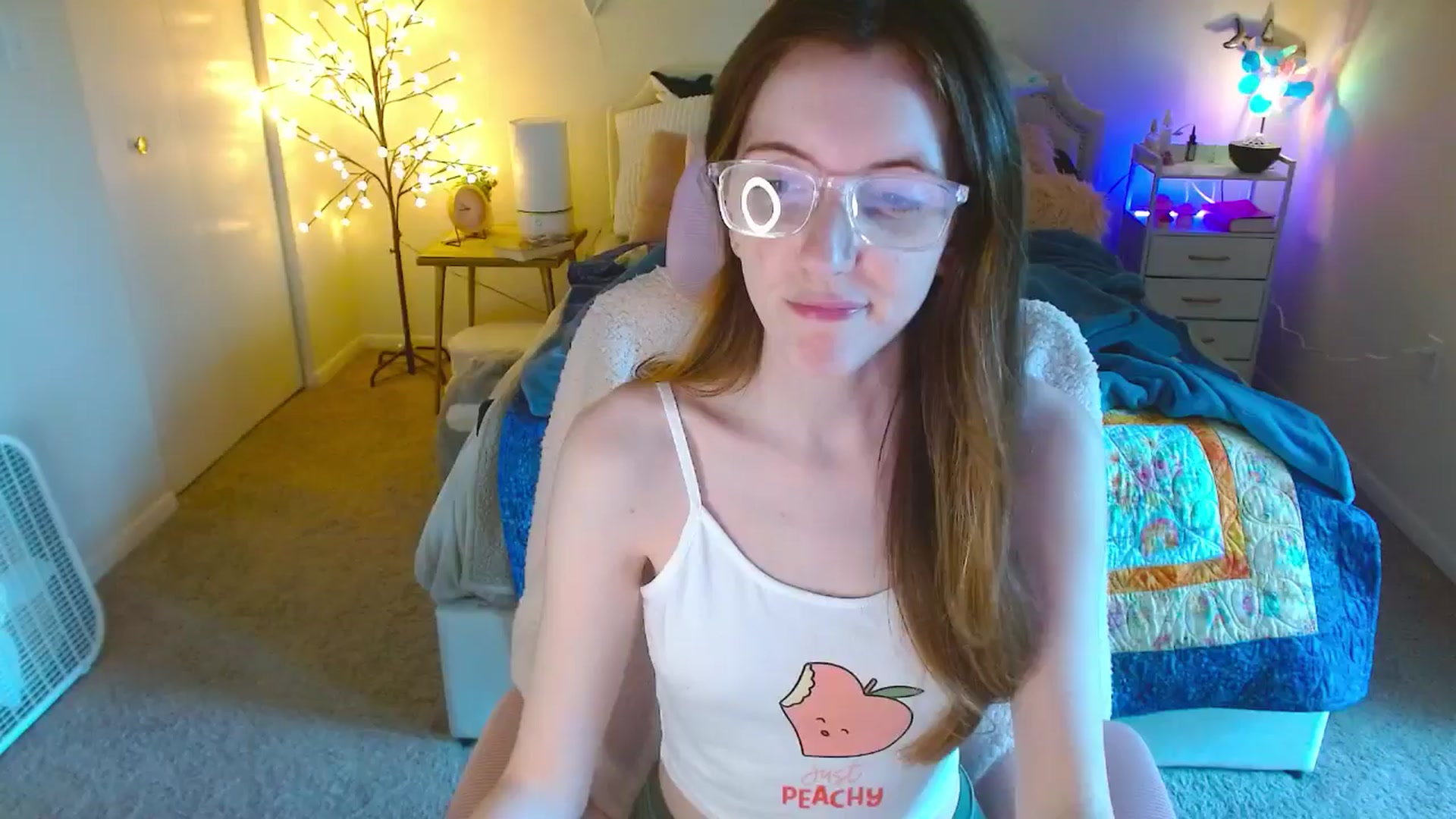 Gallery image thumbnail from MangoMae's myfreecams stream on, 08/25/2024, 14:51 image 15 of 20