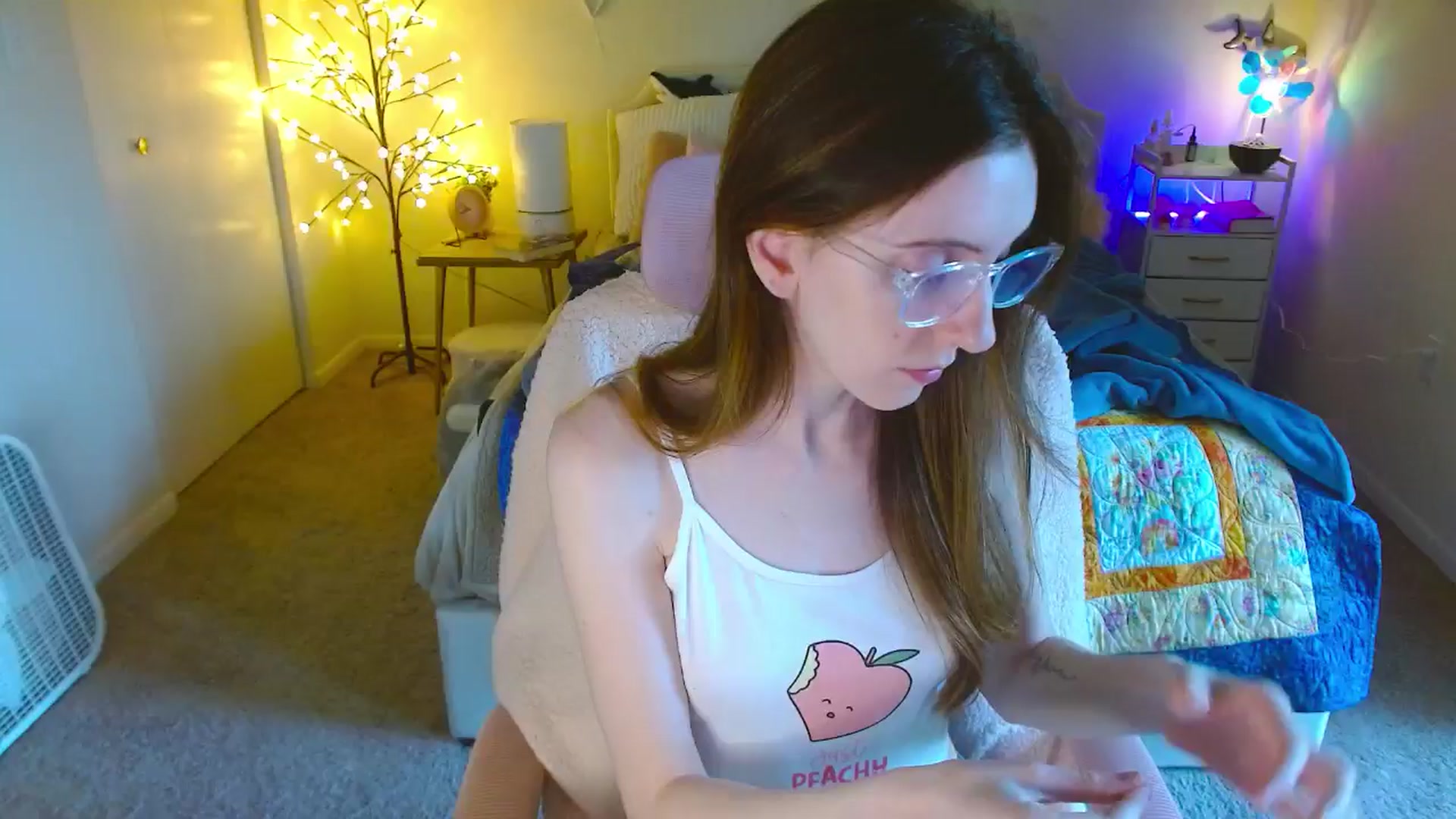 Gallery image thumbnail from MangoMae's myfreecams stream on, 08/25/2024, 14:51 image 12 of 20