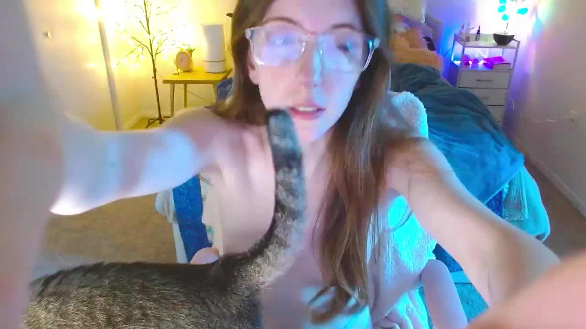 Gallery image thumbnail from MangoMae's myfreecams stream on, 08/31/2024, 22:31 image 19 of 20