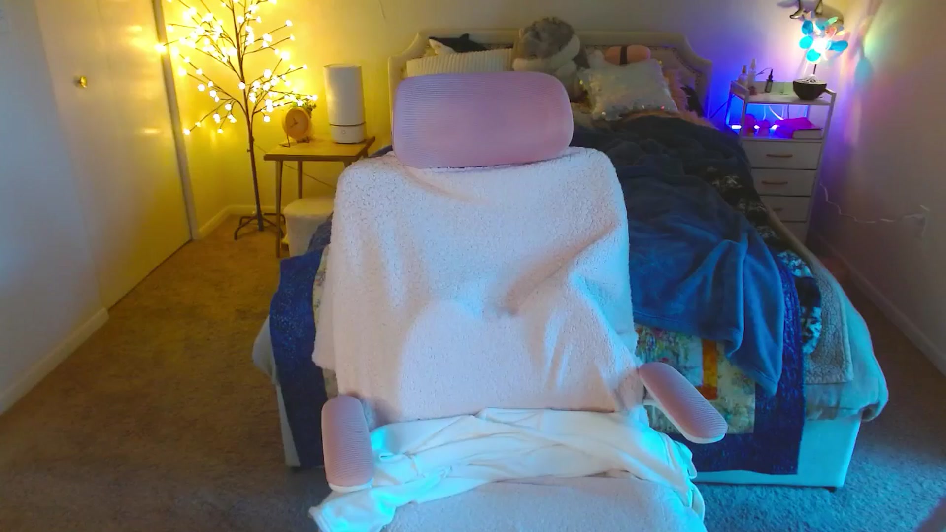 Gallery image thumbnail from MangoMae's myfreecams stream on, 09/01/2024, 15:06 image 20 of 20