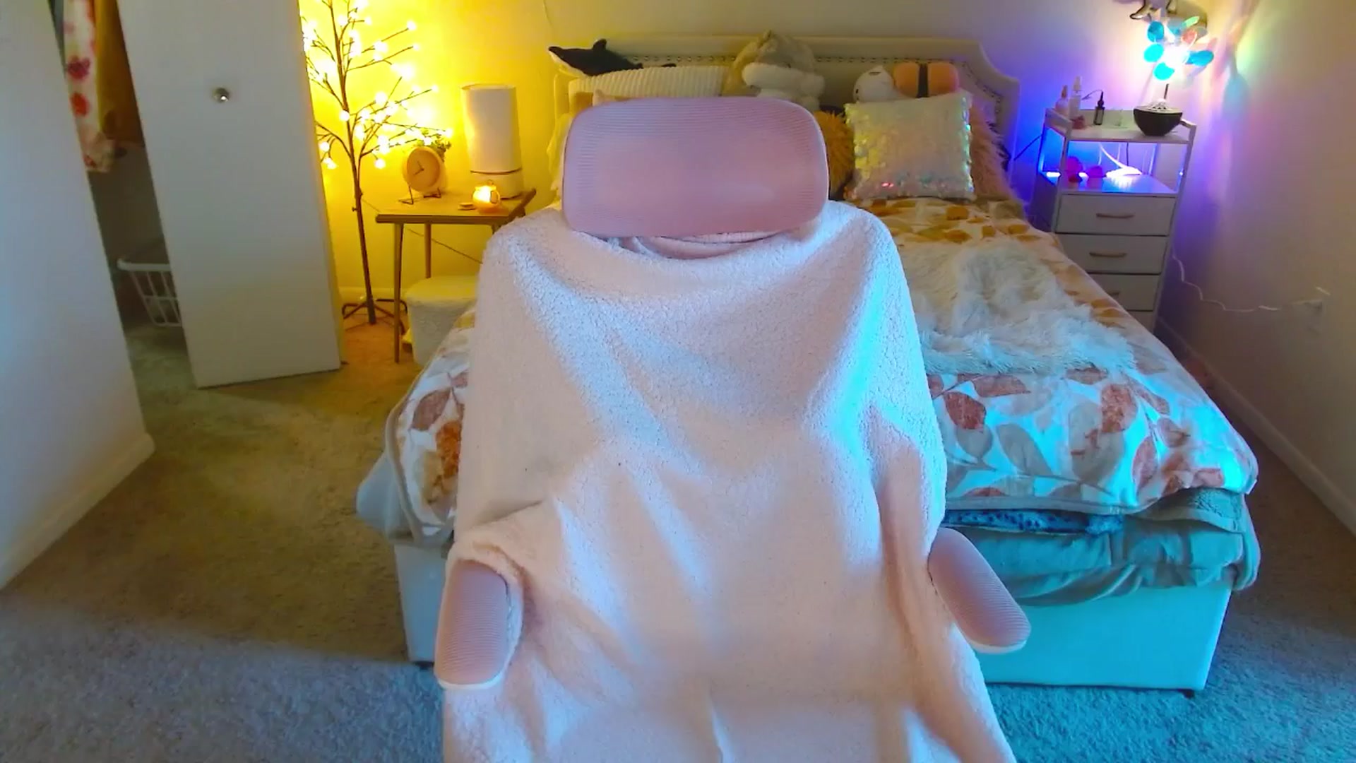 Gallery image thumbnail from MangoMae's myfreecams stream on, 09/03/2024, 18:10 image 1 of 20