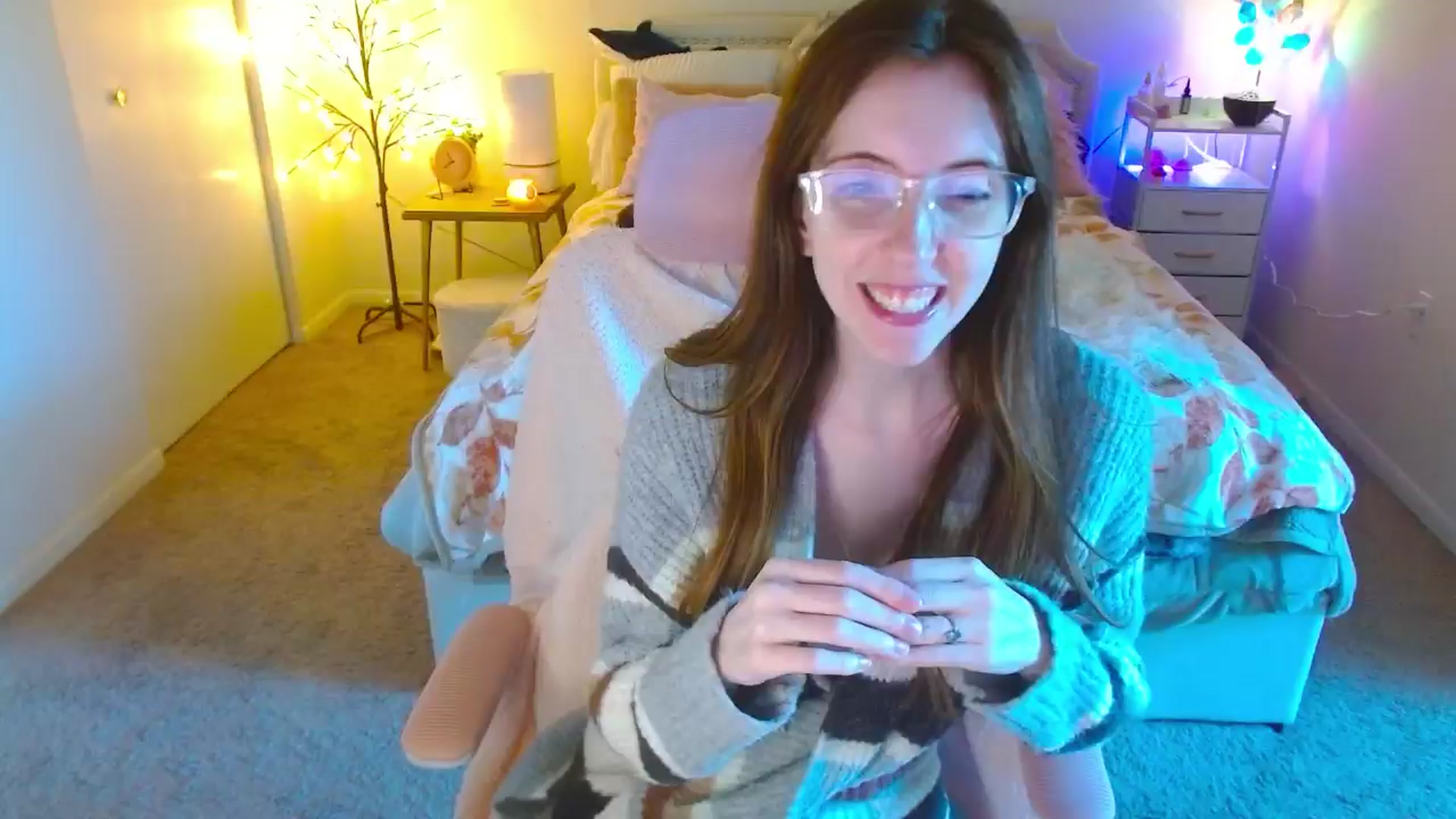 Gallery image thumbnail from MangoMae's myfreecams stream on, 09/03/2024, 18:10 image 18 of 20