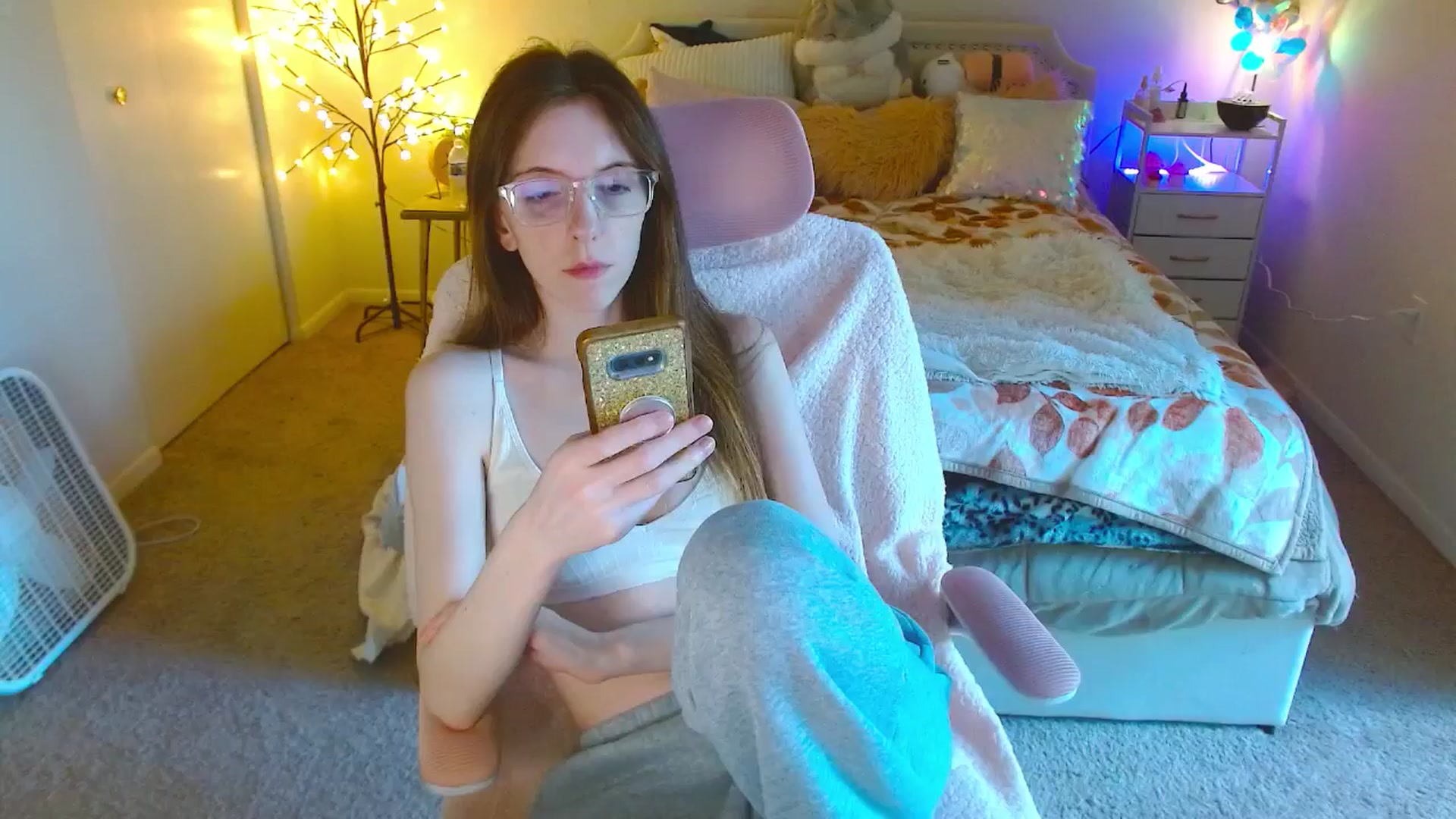 Gallery image thumbnail from MangoMae's myfreecams stream on, 09/07/2024, 17:53 image 15 of 20