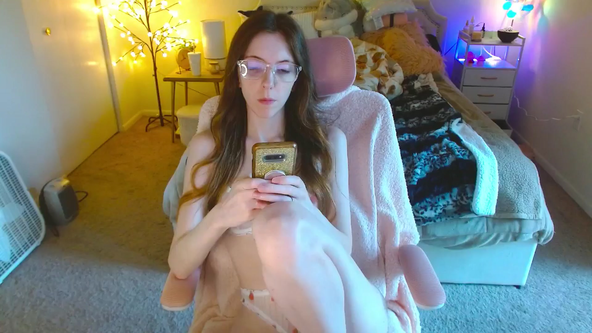Gallery image thumbnail from MangoMae's myfreecams stream on, 09/13/2024, 15:32 image 9 of 20