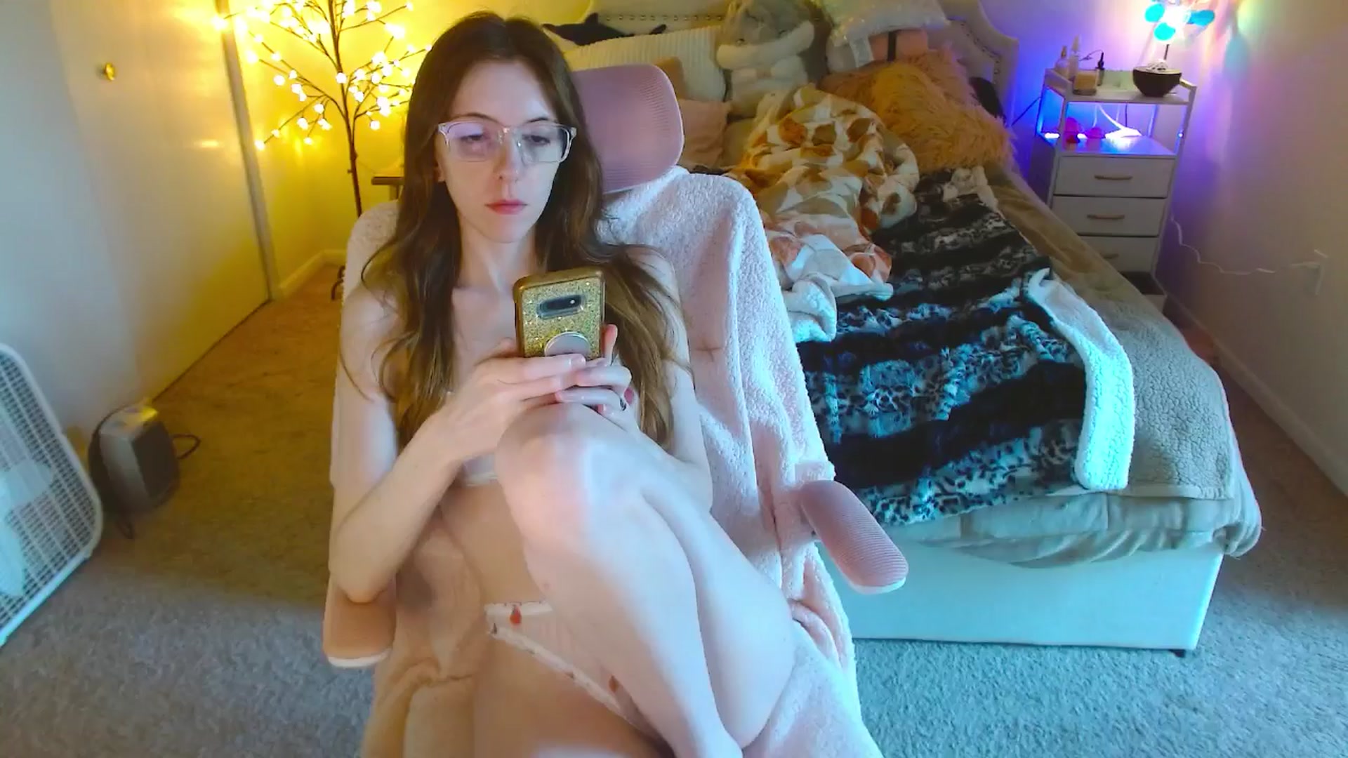 Gallery image thumbnail from MangoMae's myfreecams stream on, 09/13/2024, 15:32 image 10 of 20