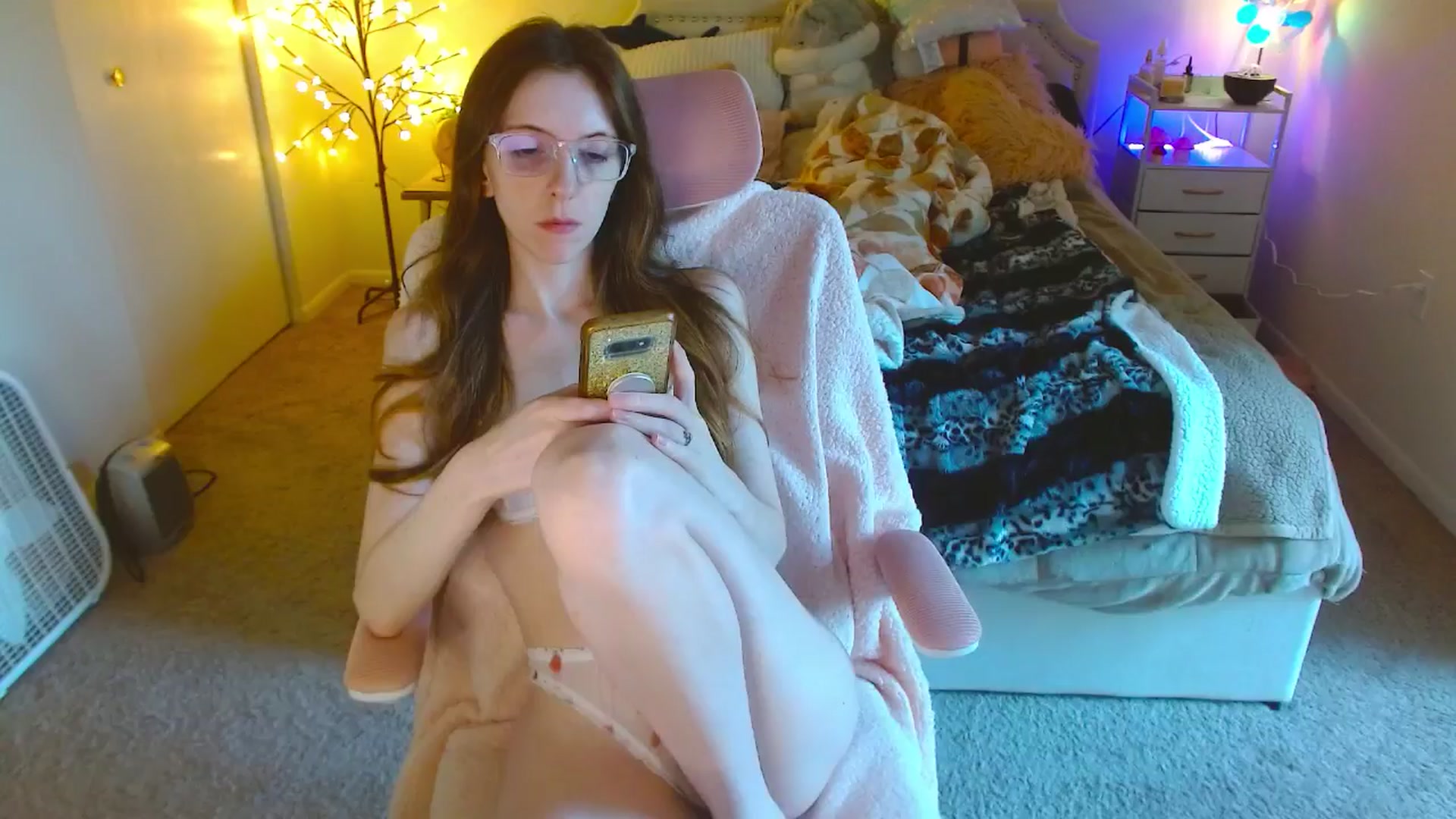 Gallery image thumbnail from MangoMae's myfreecams stream on, 09/13/2024, 15:32 image 11 of 20