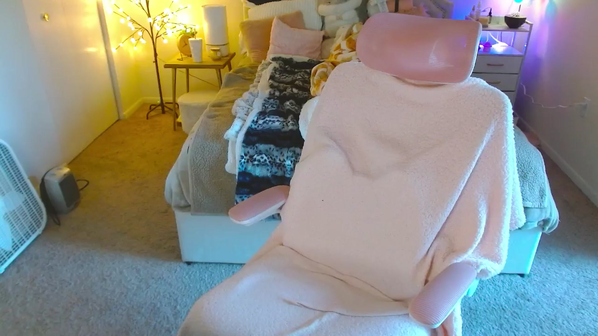 Gallery image thumbnail from MangoMae's myfreecams stream on, 09/13/2024, 15:32 image 18 of 20