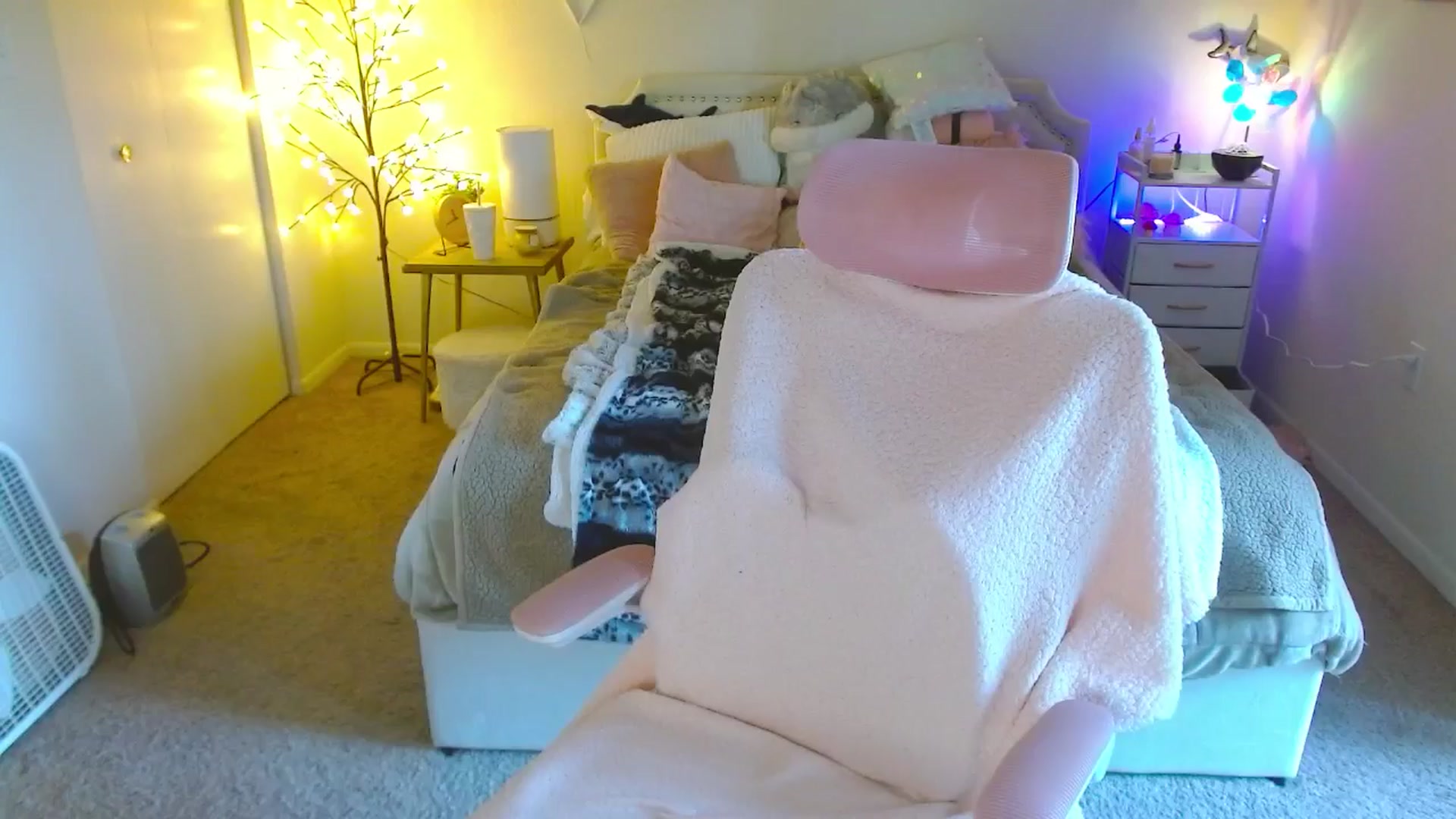 Gallery image thumbnail from MangoMae's myfreecams stream on, 09/13/2024, 15:32 image 3 of 20