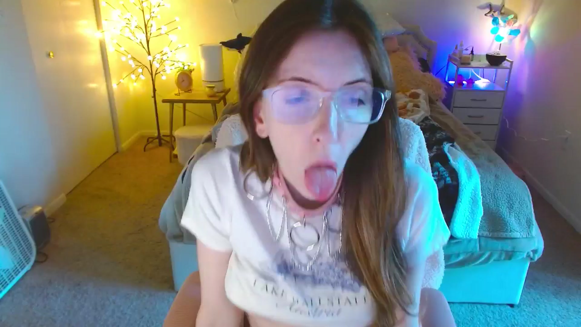 Gallery image thumbnail from MangoMae's myfreecams stream on, 09/15/2024, 15:42 image 5 of 20