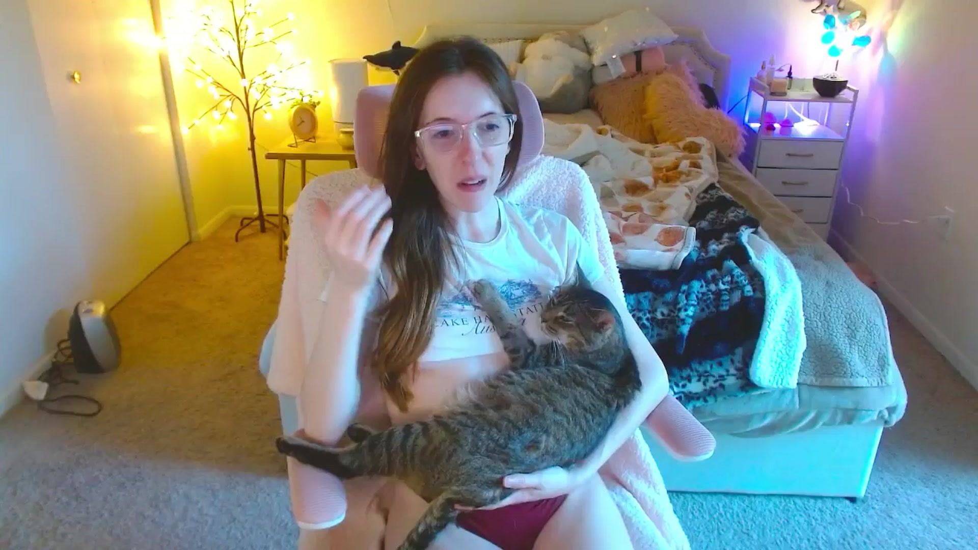Gallery image thumbnail from MangoMae's myfreecams stream on, 09/15/2024, 16:52 image 9 of 20