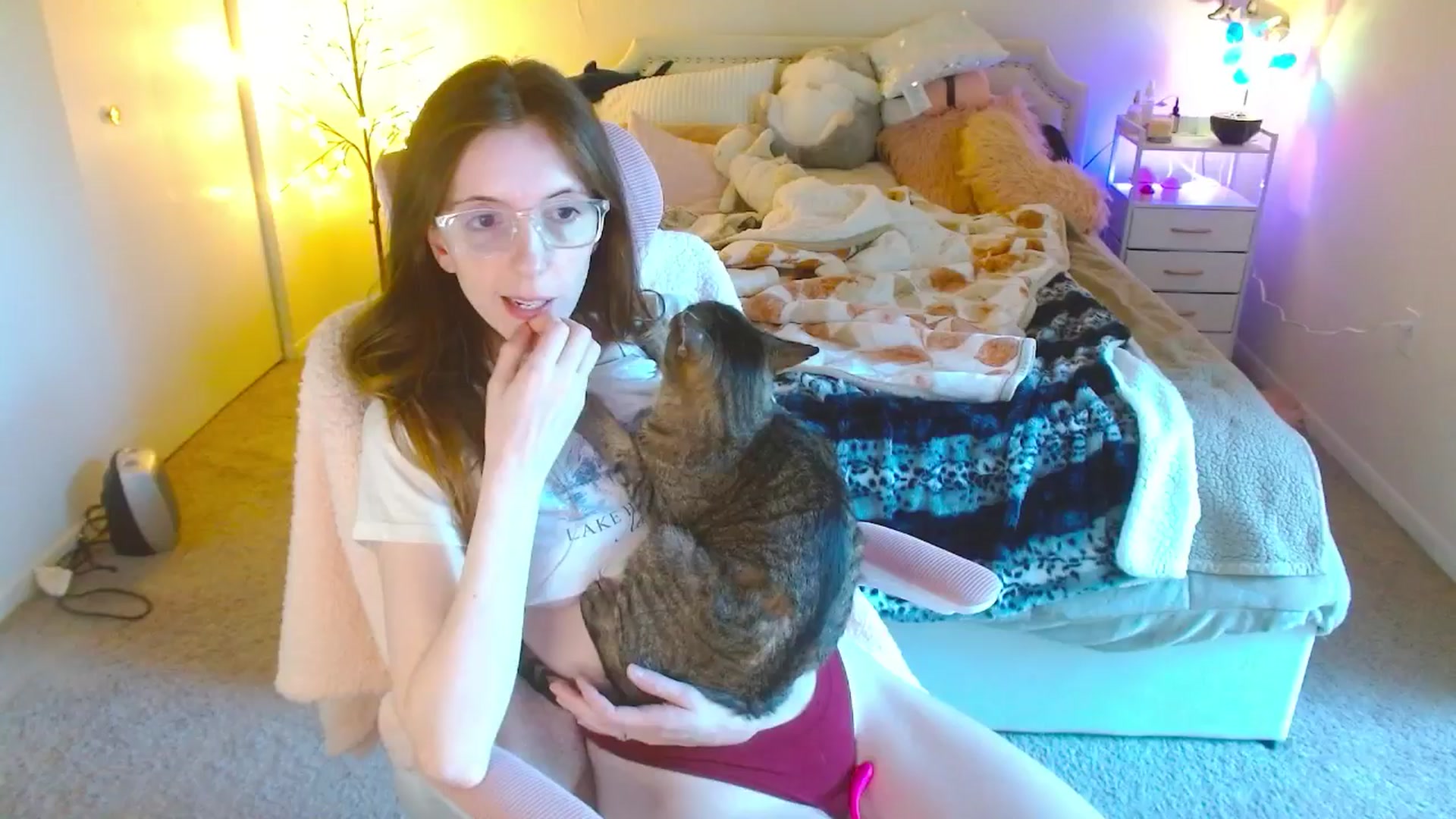 Gallery image thumbnail from MangoMae's myfreecams stream on, 09/15/2024, 16:52 image 5 of 20