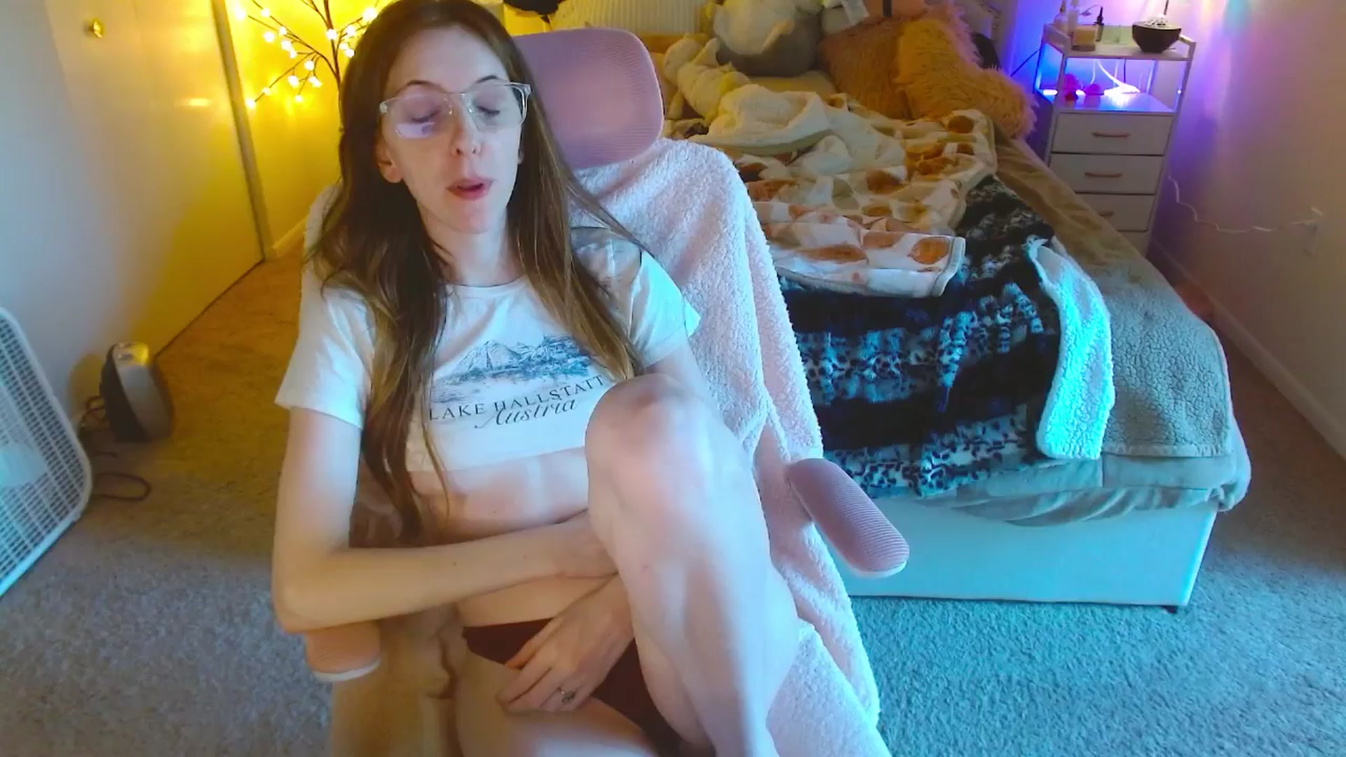 Gallery image thumbnail from MangoMae's myfreecams stream on, 09/15/2024, 16:52 image 20 of 20