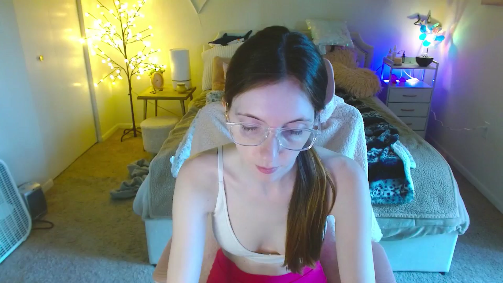 Gallery image thumbnail from MangoMae's myfreecams stream on, 09/20/2024, 13:38 image 15 of 20