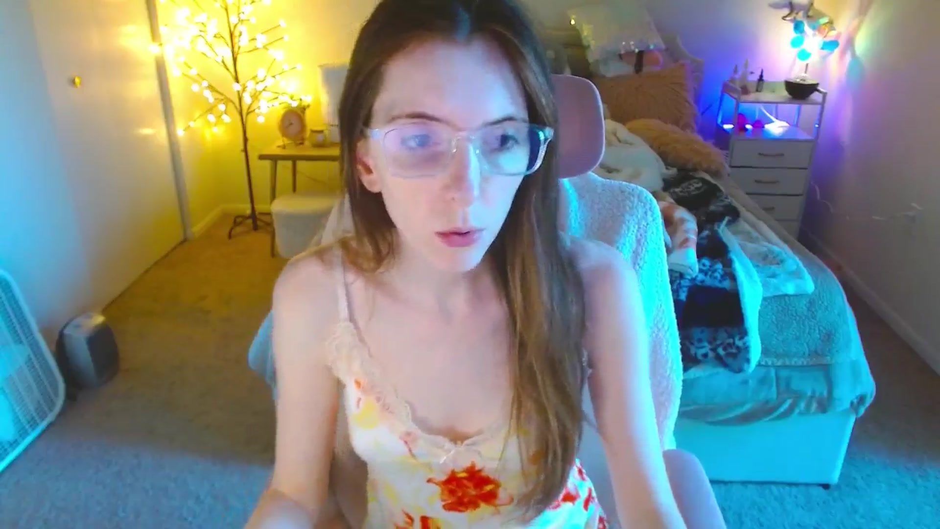Gallery image thumbnail from MangoMae's myfreecams stream on, 10/02/2024, 20:19 image 11 of 20