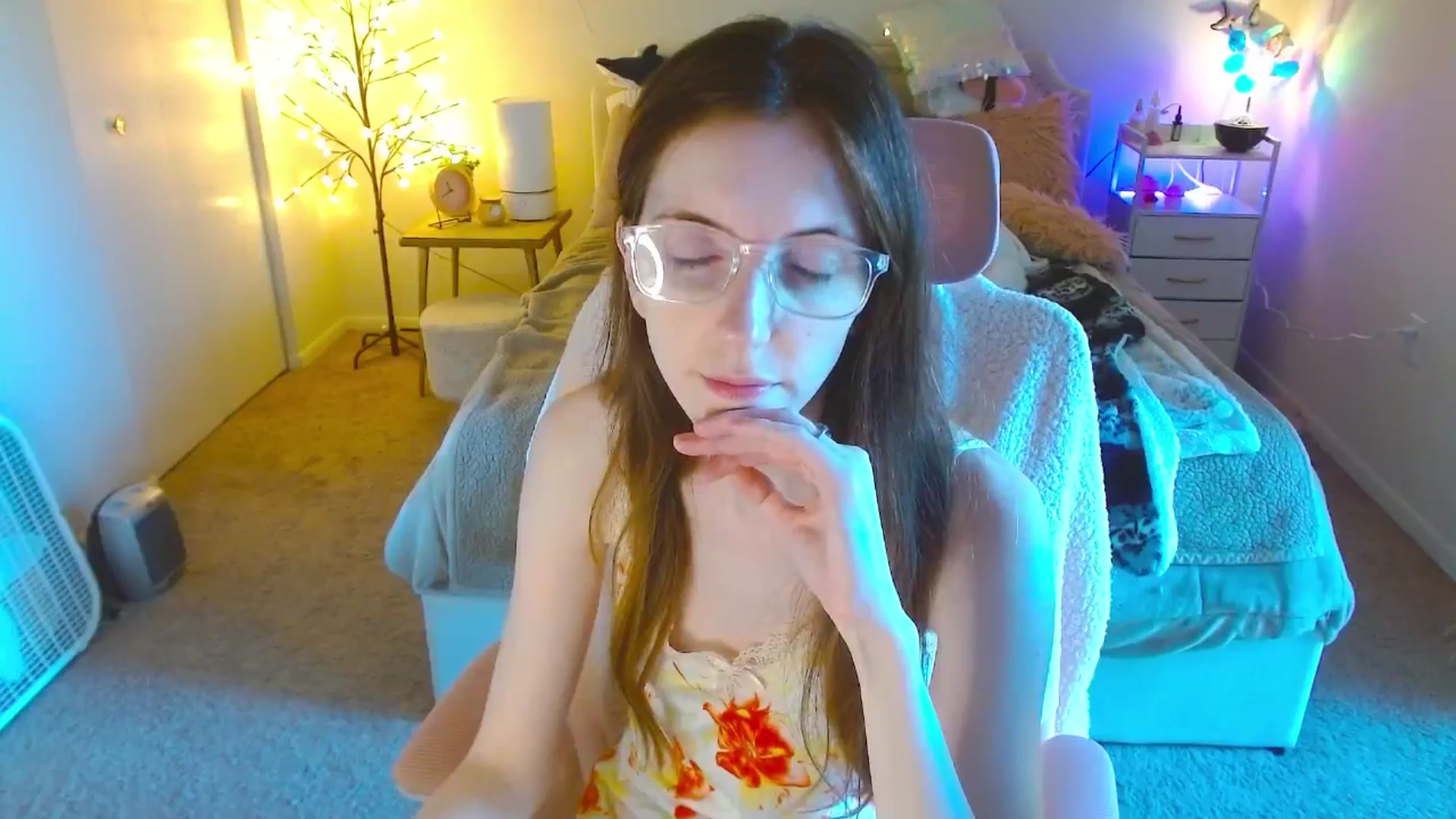 Gallery image thumbnail from MangoMae's myfreecams stream on, 10/02/2024, 20:19 image 3 of 20