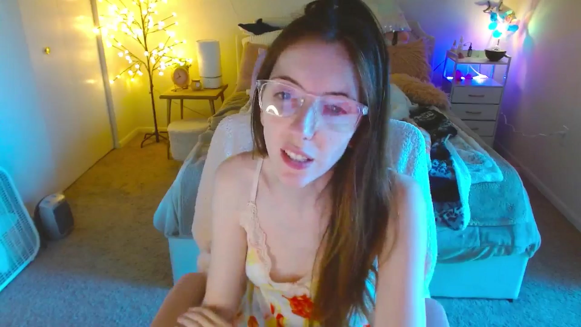Gallery image thumbnail from MangoMae's myfreecams stream on, 10/02/2024, 20:19 image 16 of 20