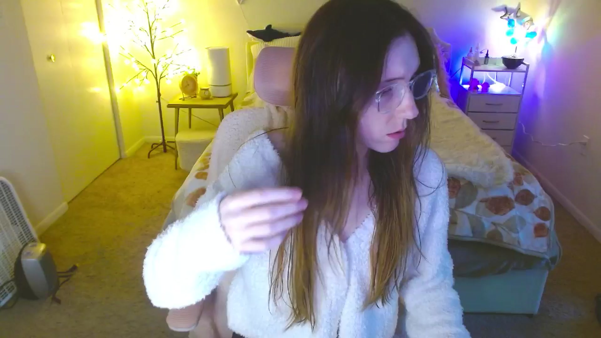 Gallery image thumbnail from MangoMae's myfreecams stream on, 10/03/2024, 23:23 image 20 of 20