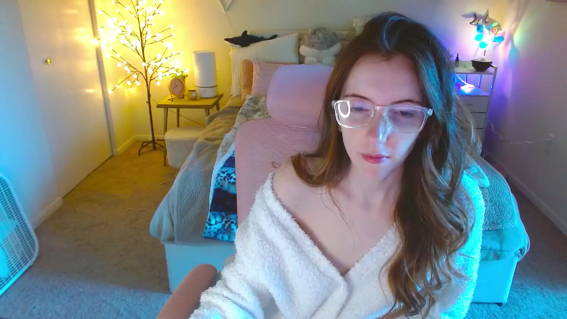 Gallery image thumbnail from MangoMae's myfreecams stream on, 10/05/2024, 15:39 image 8 of 20