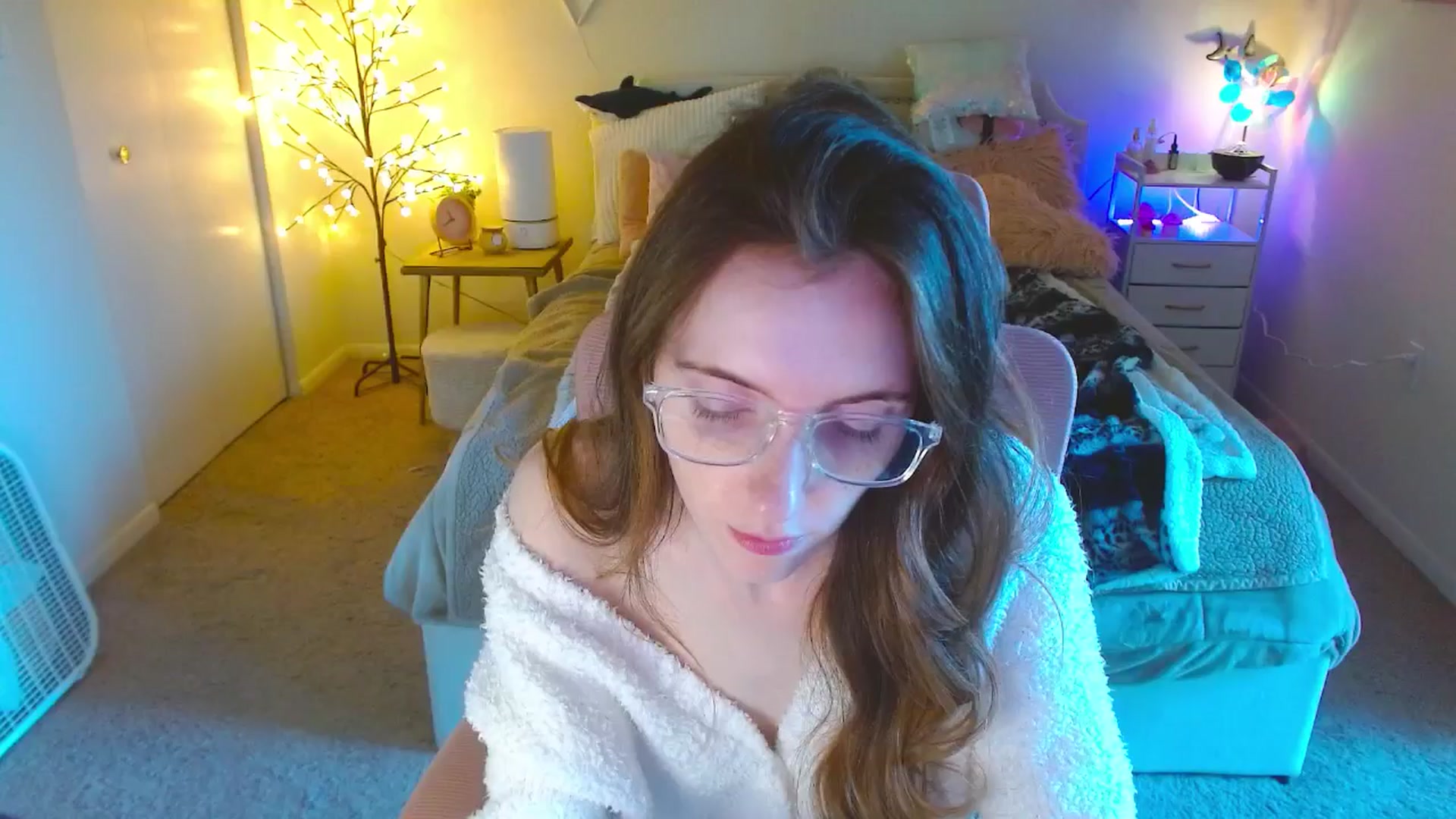 Gallery image thumbnail from MangoMae's myfreecams stream on, 10/05/2024, 15:39 image 10 of 20