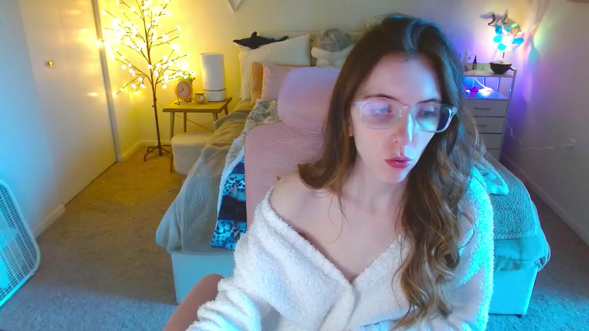 Gallery image thumbnail from MangoMae's myfreecams stream on, 10/05/2024, 15:39 image 7 of 20