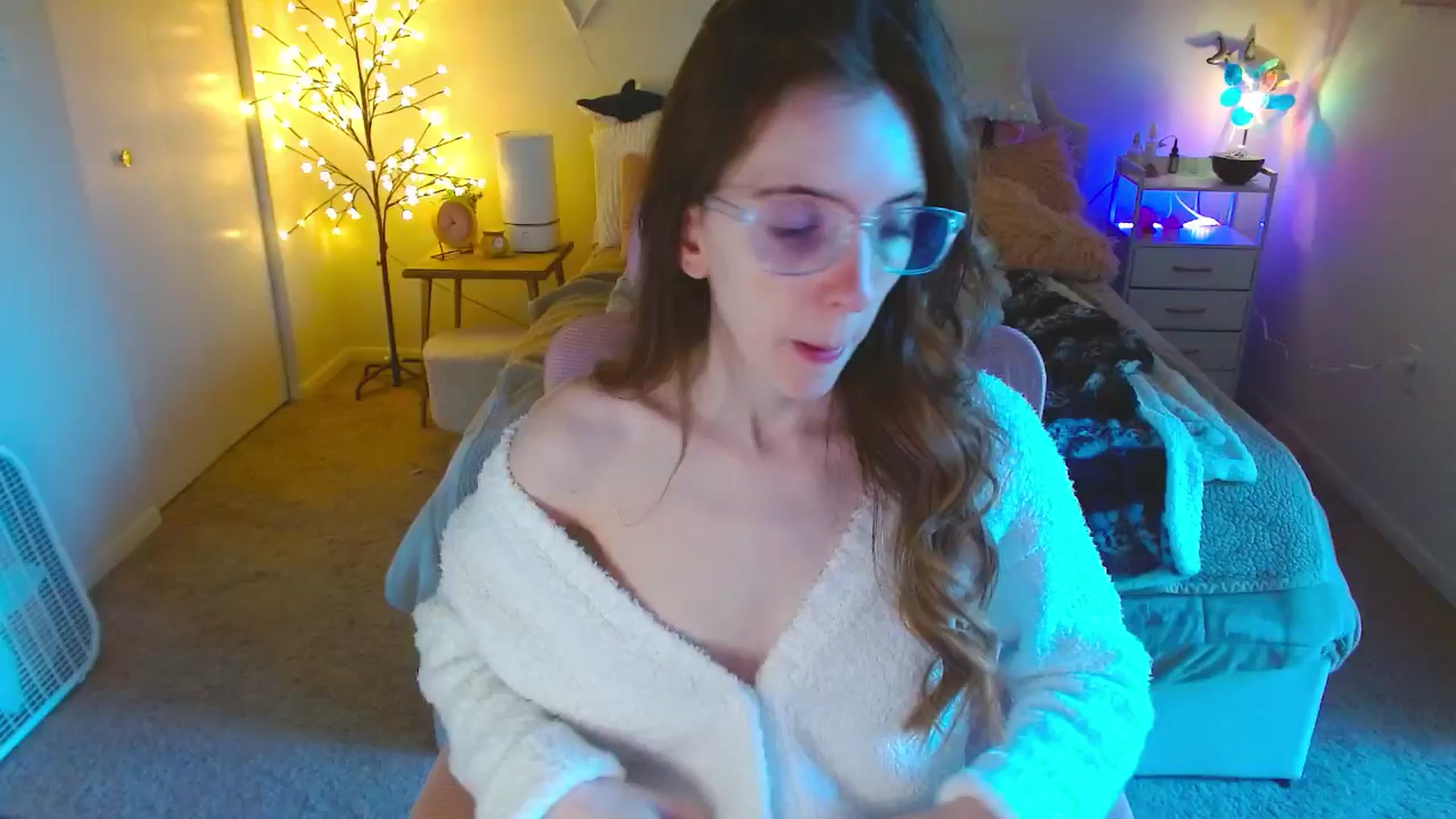 Gallery image thumbnail from MangoMae's myfreecams stream on, 10/05/2024, 15:39 image 1 of 20