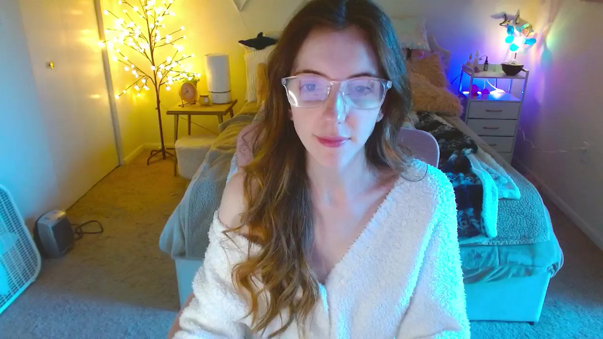 Gallery image thumbnail from MangoMae's myfreecams stream on, 10/05/2024, 15:39 image 12 of 20