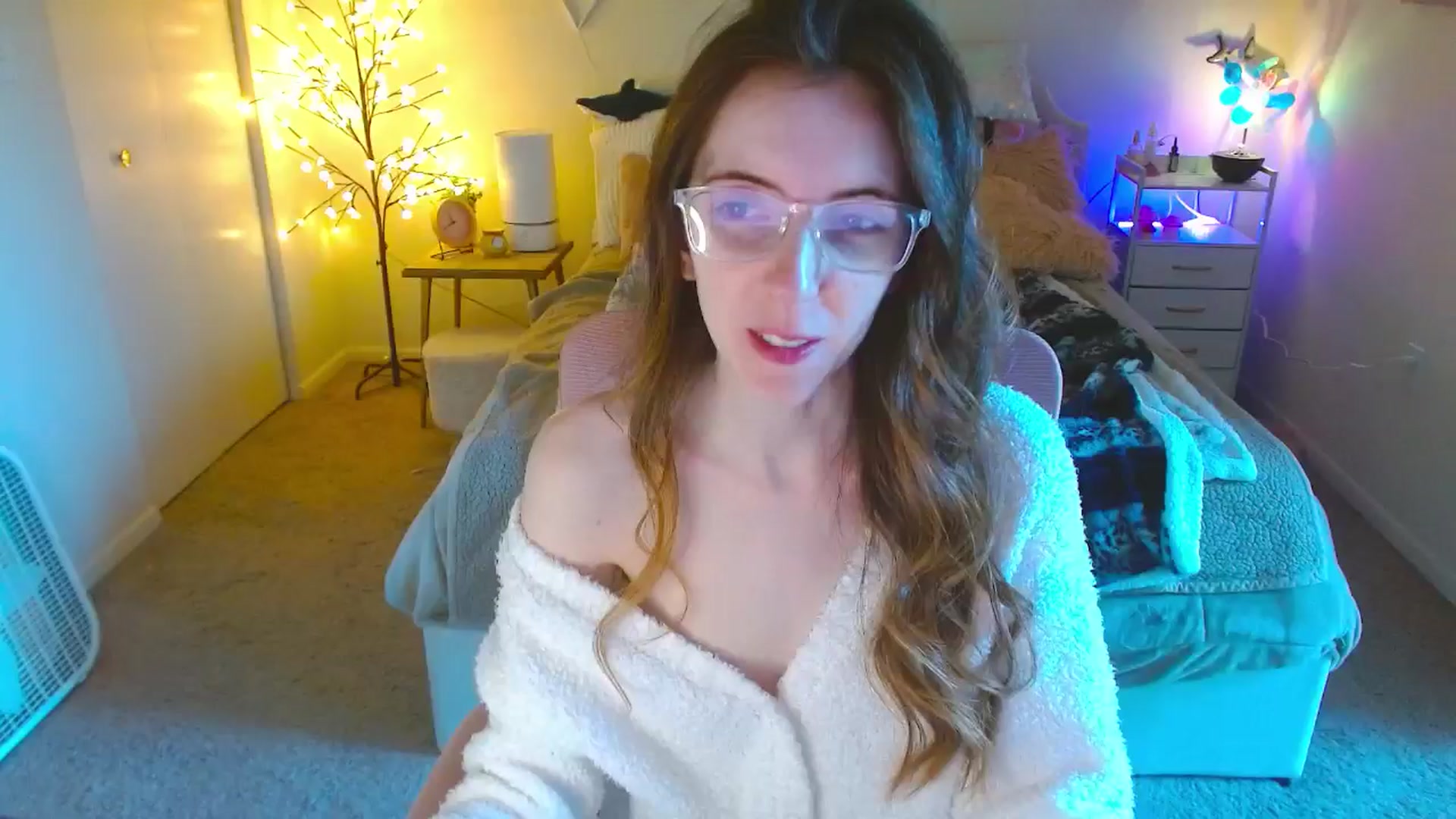 Gallery image thumbnail from MangoMae's myfreecams stream on, 10/05/2024, 15:39 image 3 of 20