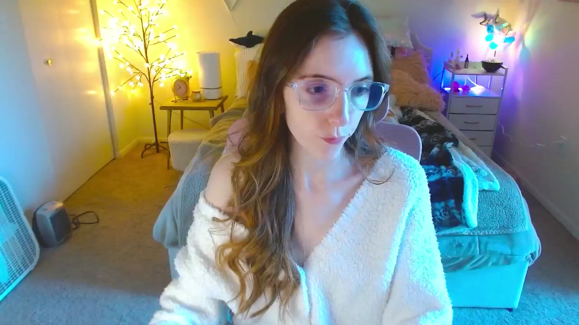 Gallery image thumbnail from MangoMae's myfreecams stream on, 10/05/2024, 15:39 image 13 of 20