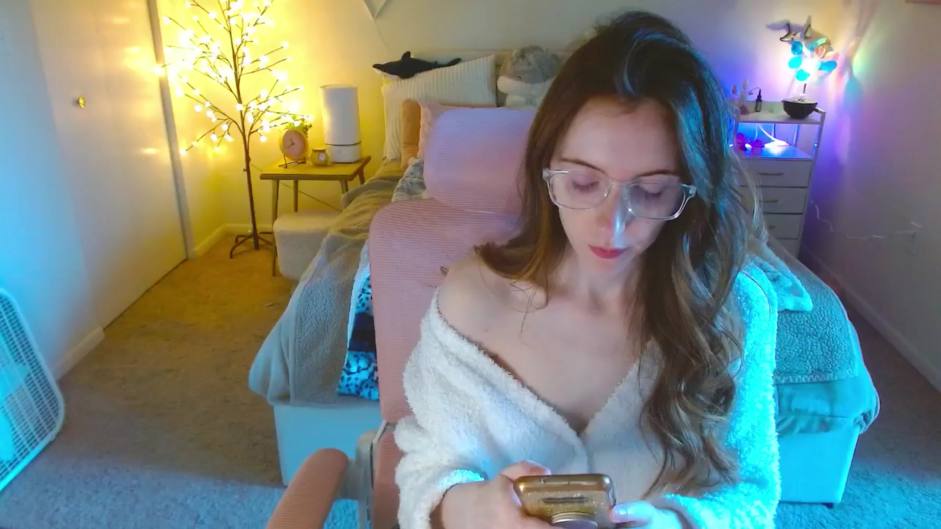 Gallery image thumbnail from MangoMae's myfreecams stream on, 10/05/2024, 15:39 image 5 of 20