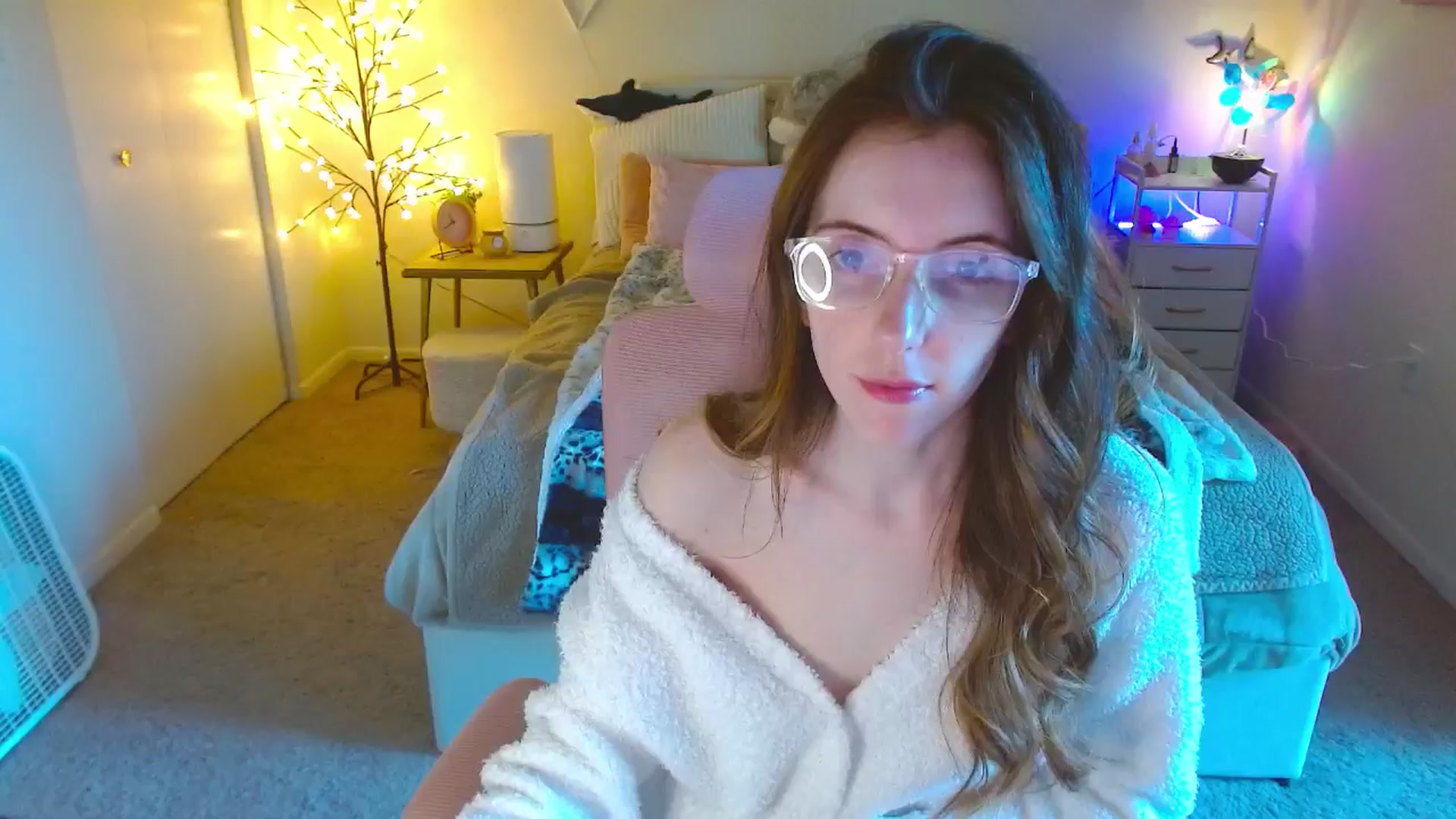 Gallery image thumbnail from MangoMae's myfreecams stream on, 10/05/2024, 15:39 image 6 of 20