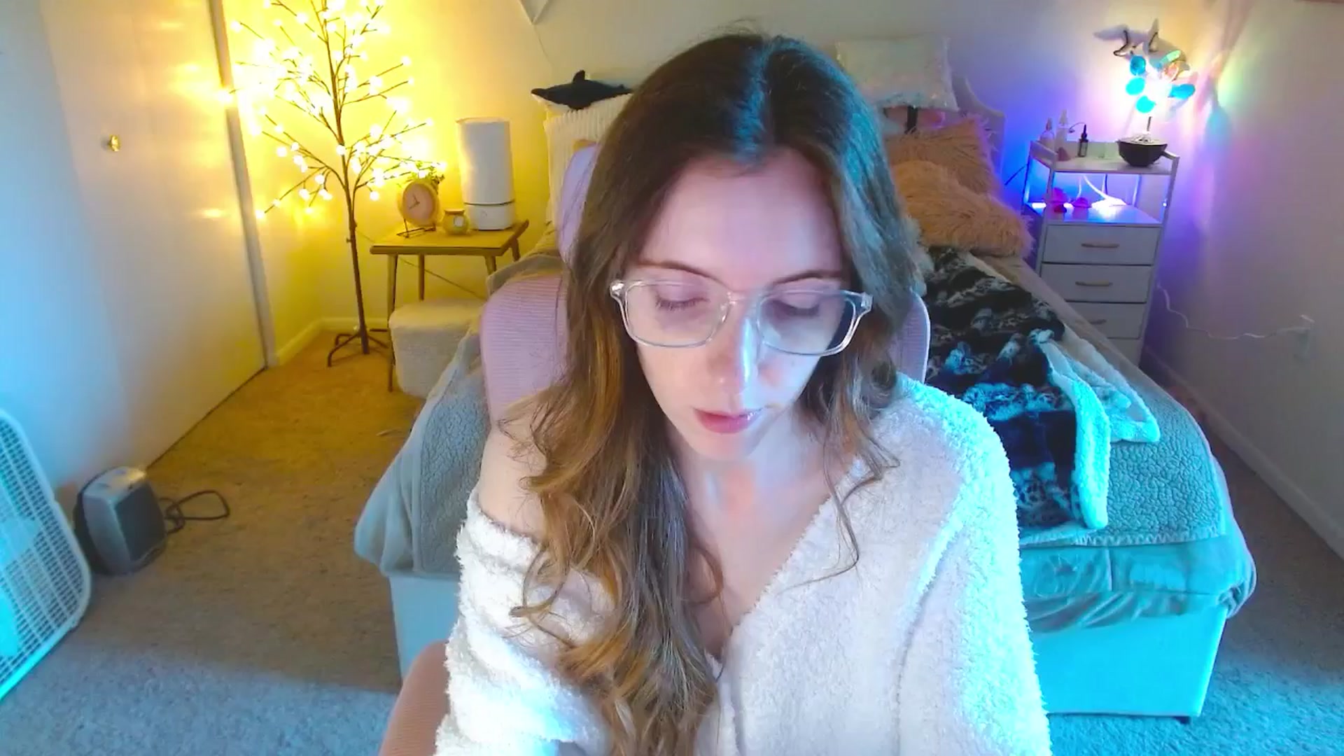 Gallery image thumbnail from MangoMae's myfreecams stream on, 10/05/2024, 15:39 image 14 of 20