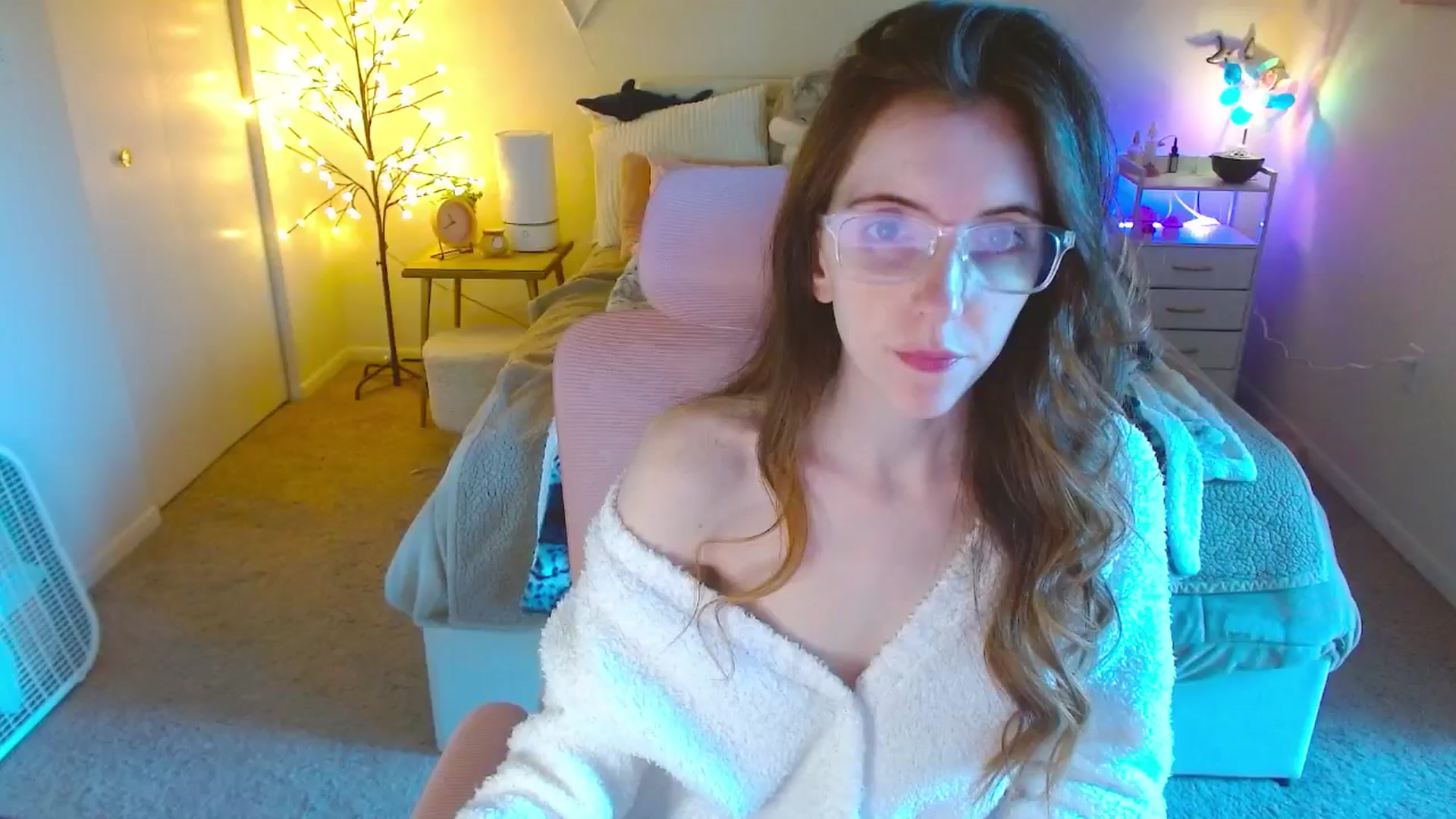 Gallery image thumbnail from MangoMae's myfreecams stream on, 10/05/2024, 15:39 image 2 of 20