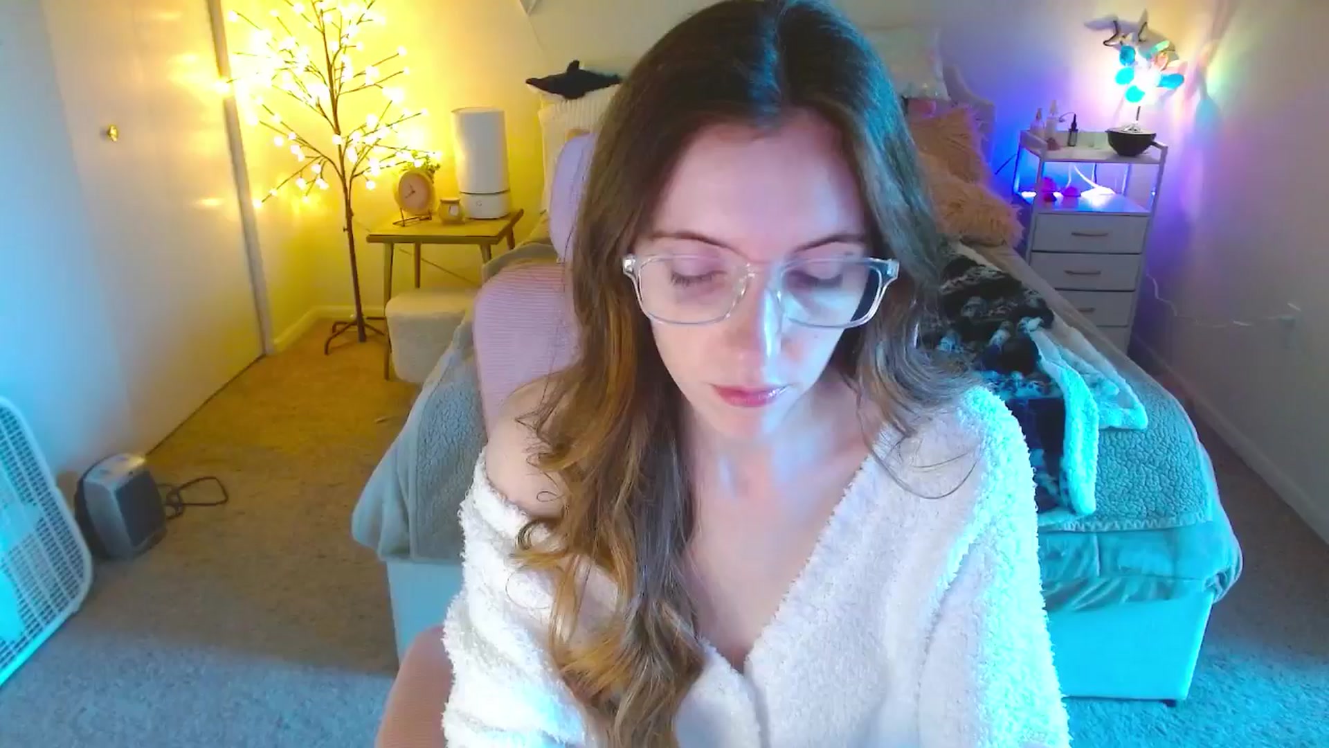 Gallery image thumbnail from MangoMae's myfreecams stream on, 10/05/2024, 15:39 image 19 of 20