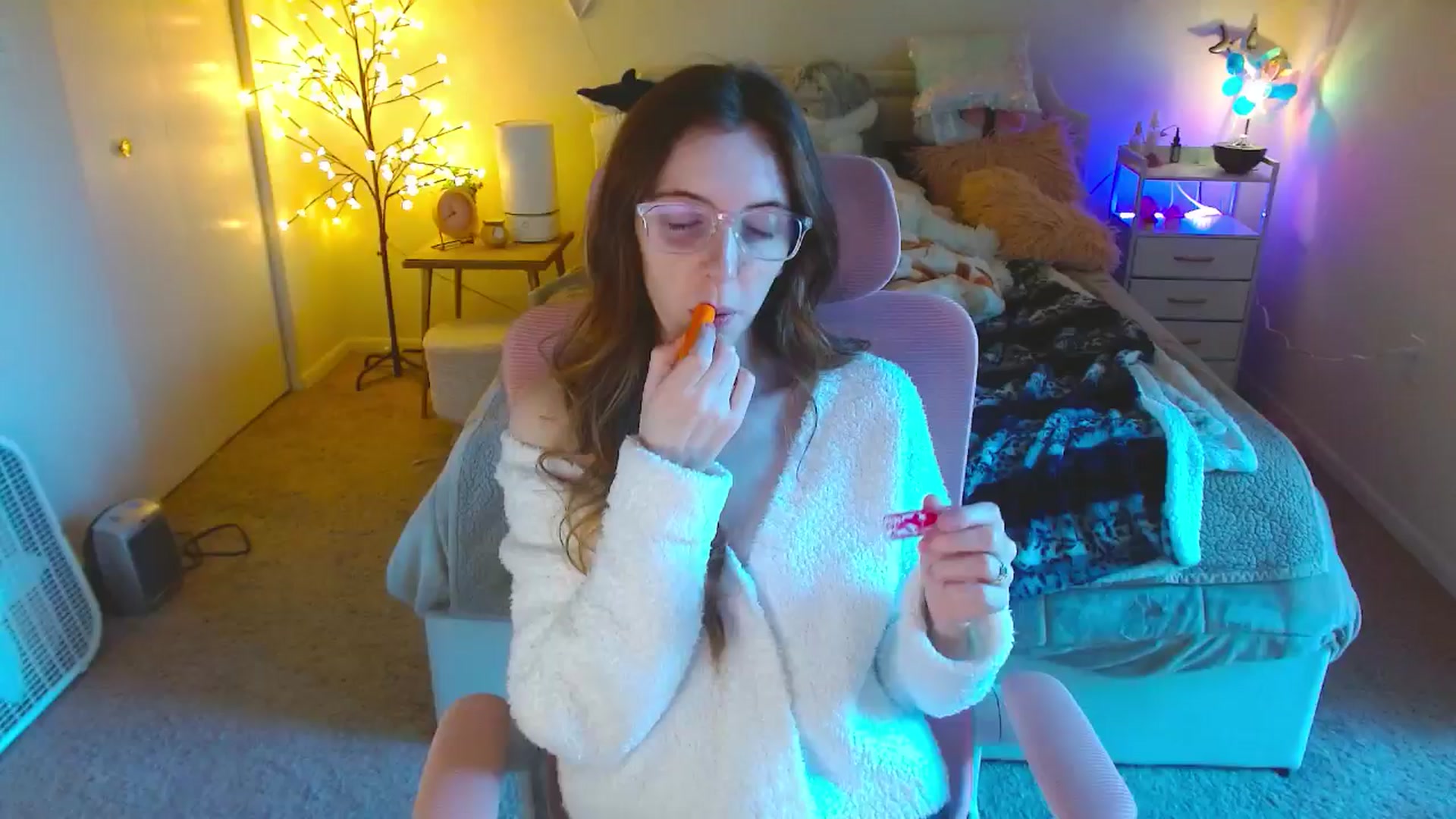 Gallery image thumbnail from MangoMae's myfreecams stream on, 10/05/2024, 15:39 image 18 of 20