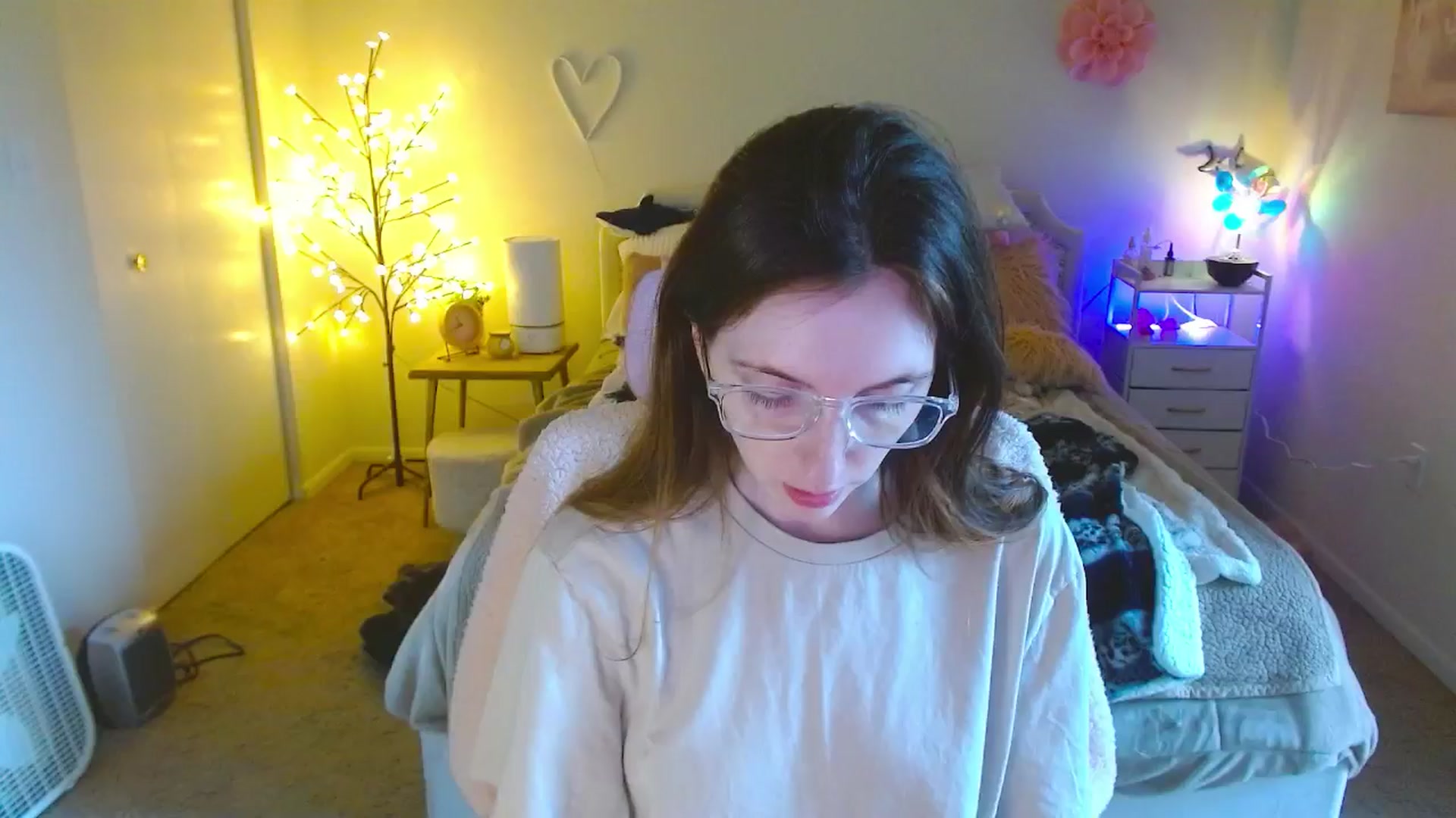Gallery image thumbnail from MangoMae's myfreecams stream on, 10/07/2024, 21:37 image 17 of 20