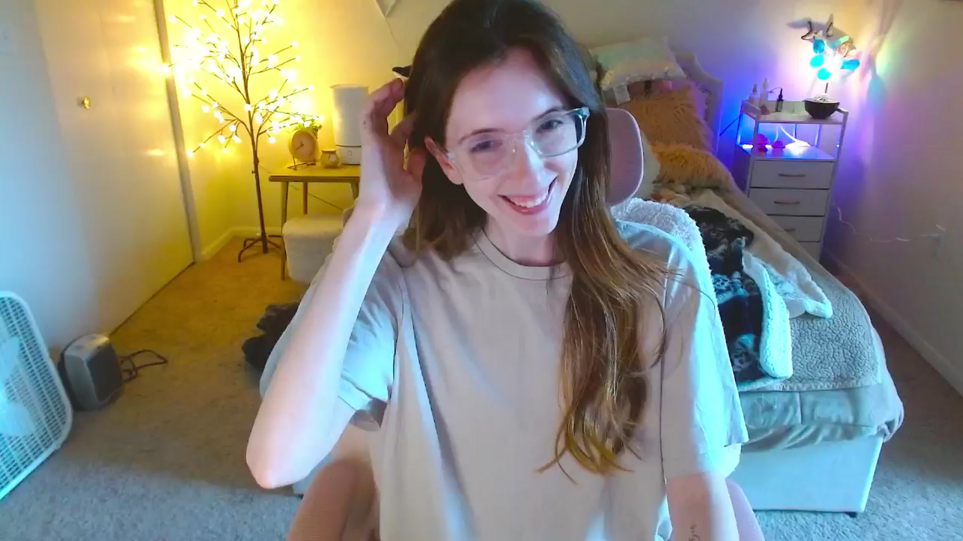 Gallery image thumbnail from MangoMae's myfreecams stream on, 10/07/2024, 21:37 image 19 of 20