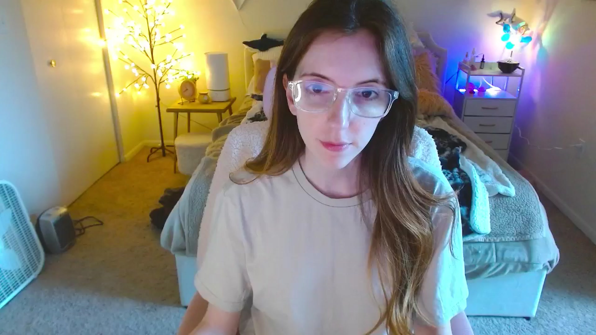 Gallery image thumbnail from MangoMae's myfreecams stream on, 10/07/2024, 21:37 image 18 of 20
