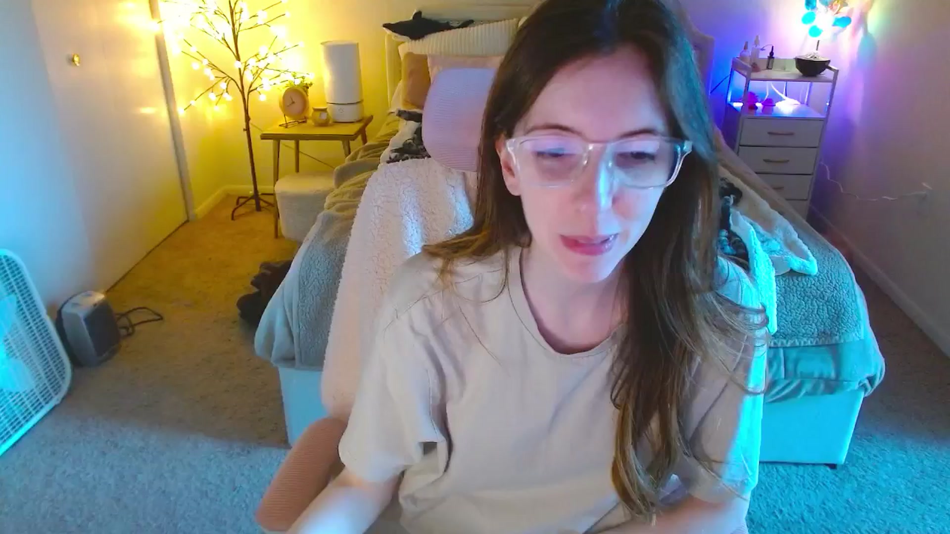 Gallery image thumbnail from MangoMae's myfreecams stream on, 10/07/2024, 22:40 image 3 of 20