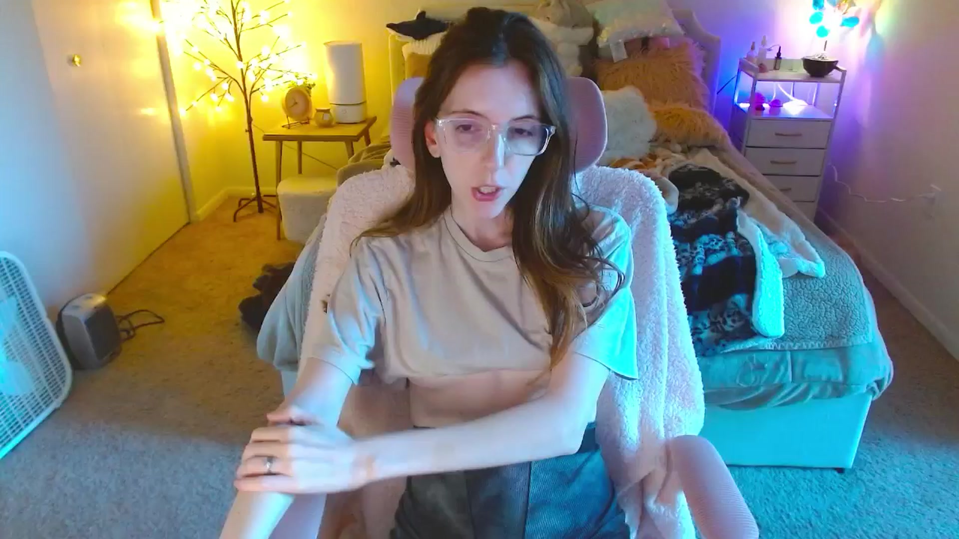 Gallery image thumbnail from MangoMae's myfreecams stream on, 10/07/2024, 22:40 image 9 of 20