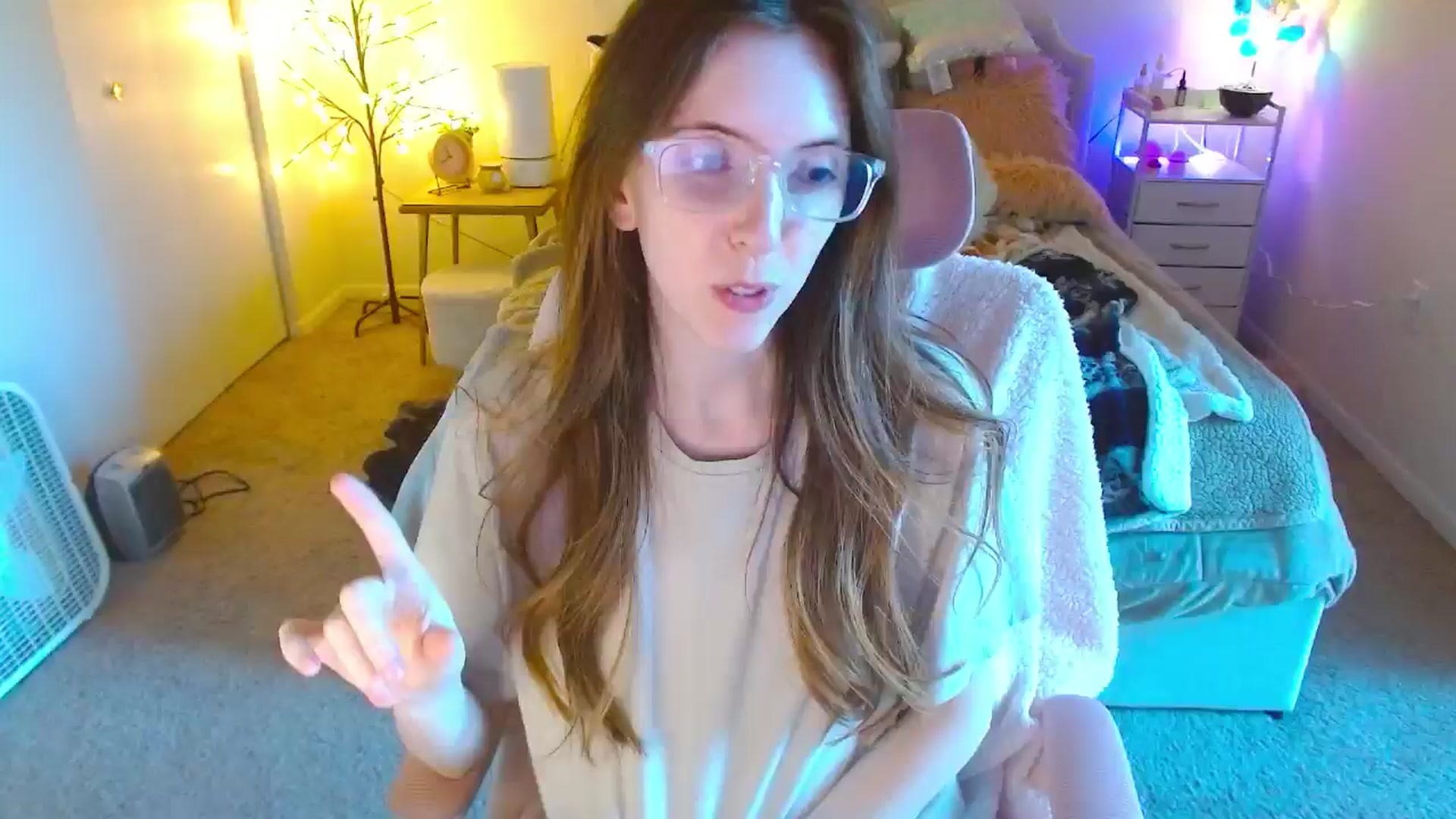 Gallery image thumbnail from MangoMae's myfreecams stream on, 10/07/2024, 22:40 image 2 of 20