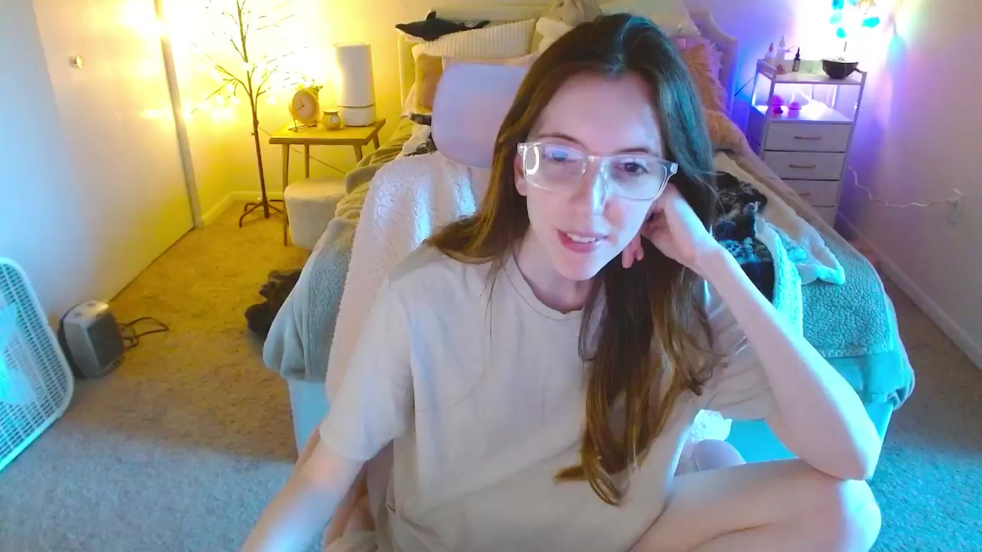 Gallery image thumbnail from MangoMae's myfreecams stream on, 10/07/2024, 22:40 image 16 of 20