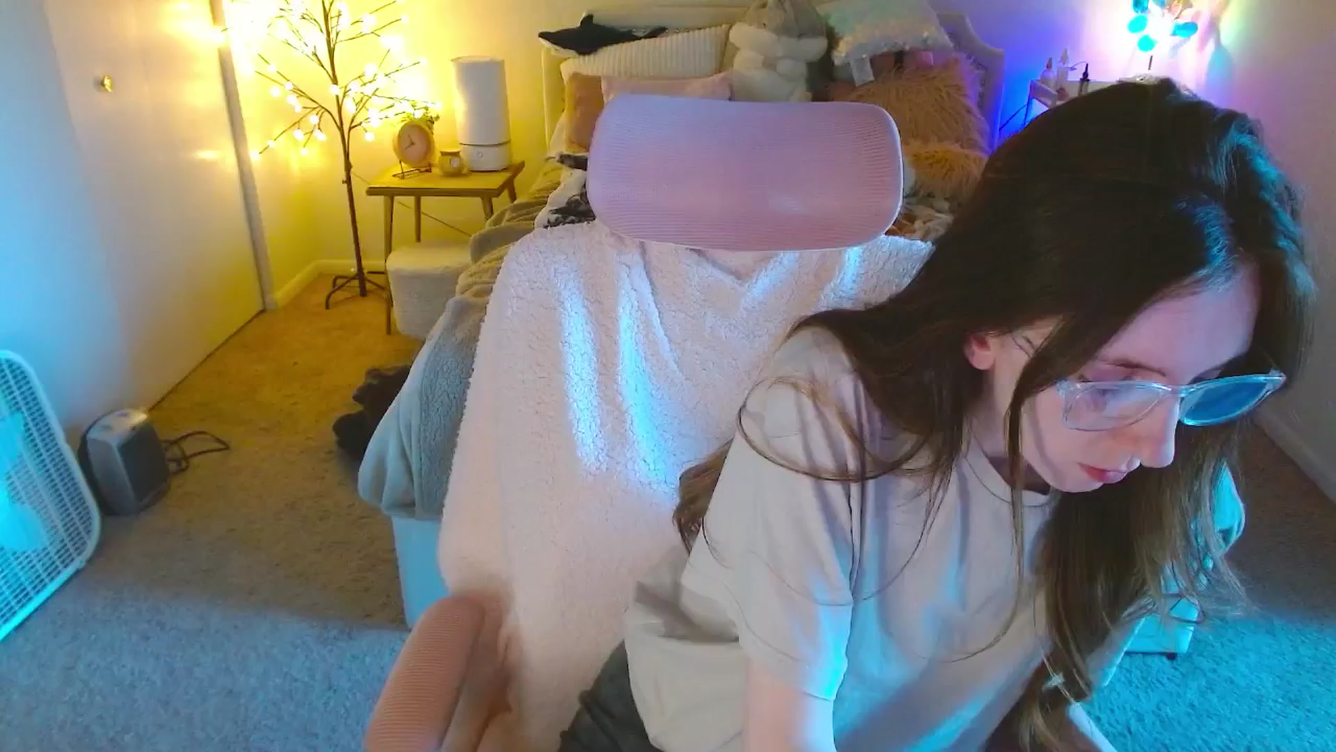 Gallery image thumbnail from MangoMae's myfreecams stream on, 10/07/2024, 22:40 image 10 of 20