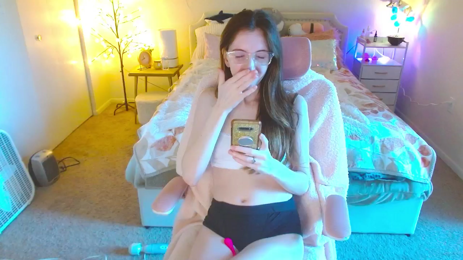 Gallery image thumbnail from MangoMae's myfreecams stream on, 10/08/2024, 22:09 image 17 of 20