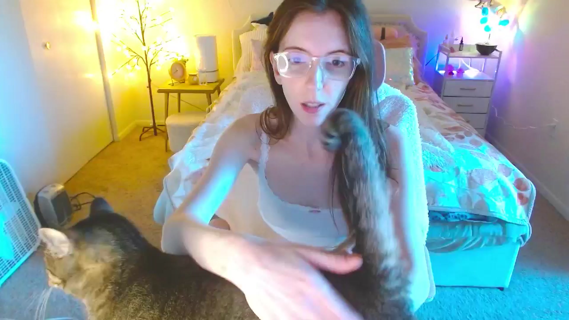 Gallery image thumbnail from MangoMae's myfreecams stream on, 10/08/2024, 22:09 image 15 of 20