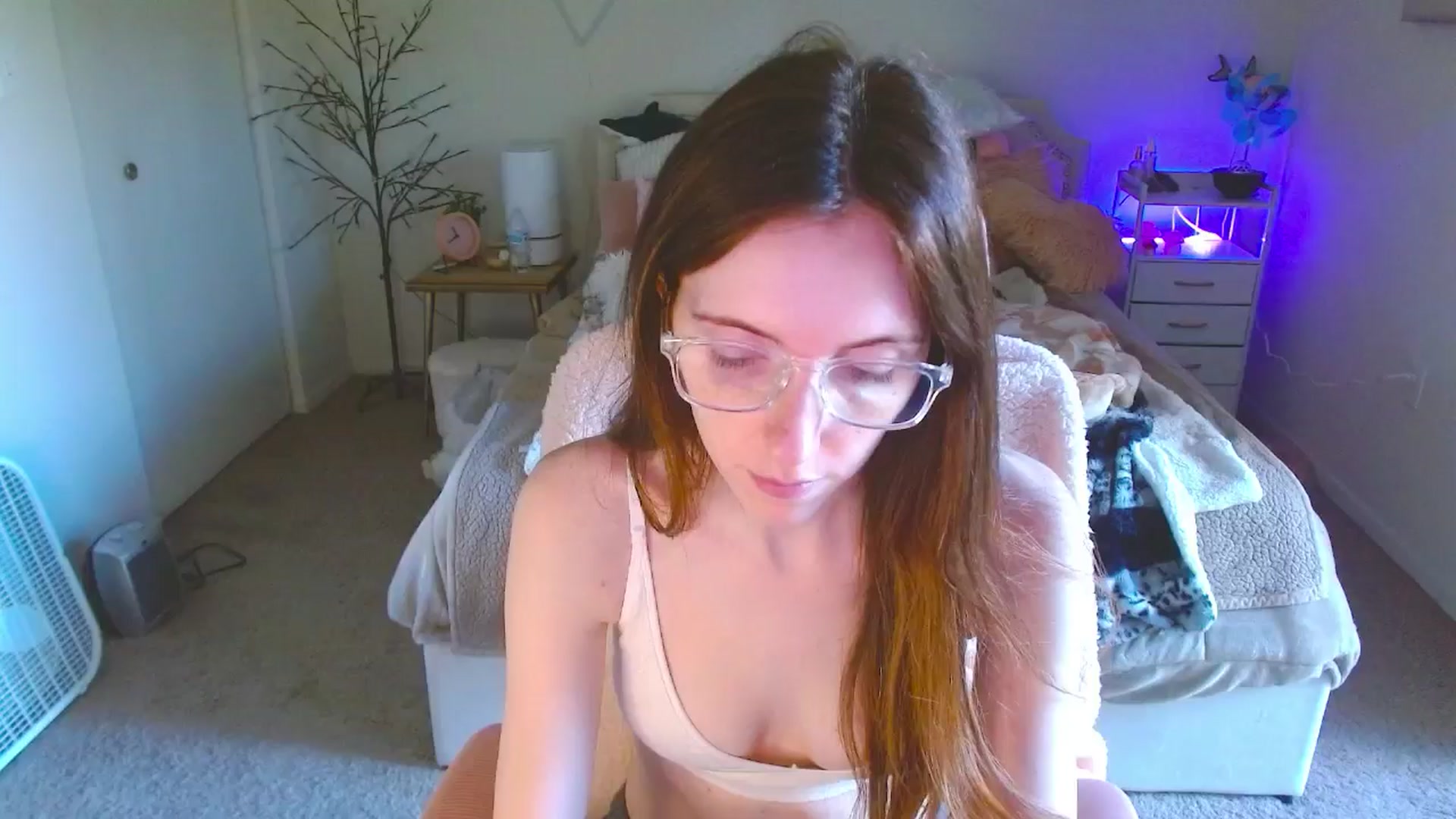 Gallery image thumbnail from MangoMae's myfreecams stream on, 10/14/2024, 17:03 image 2 of 20