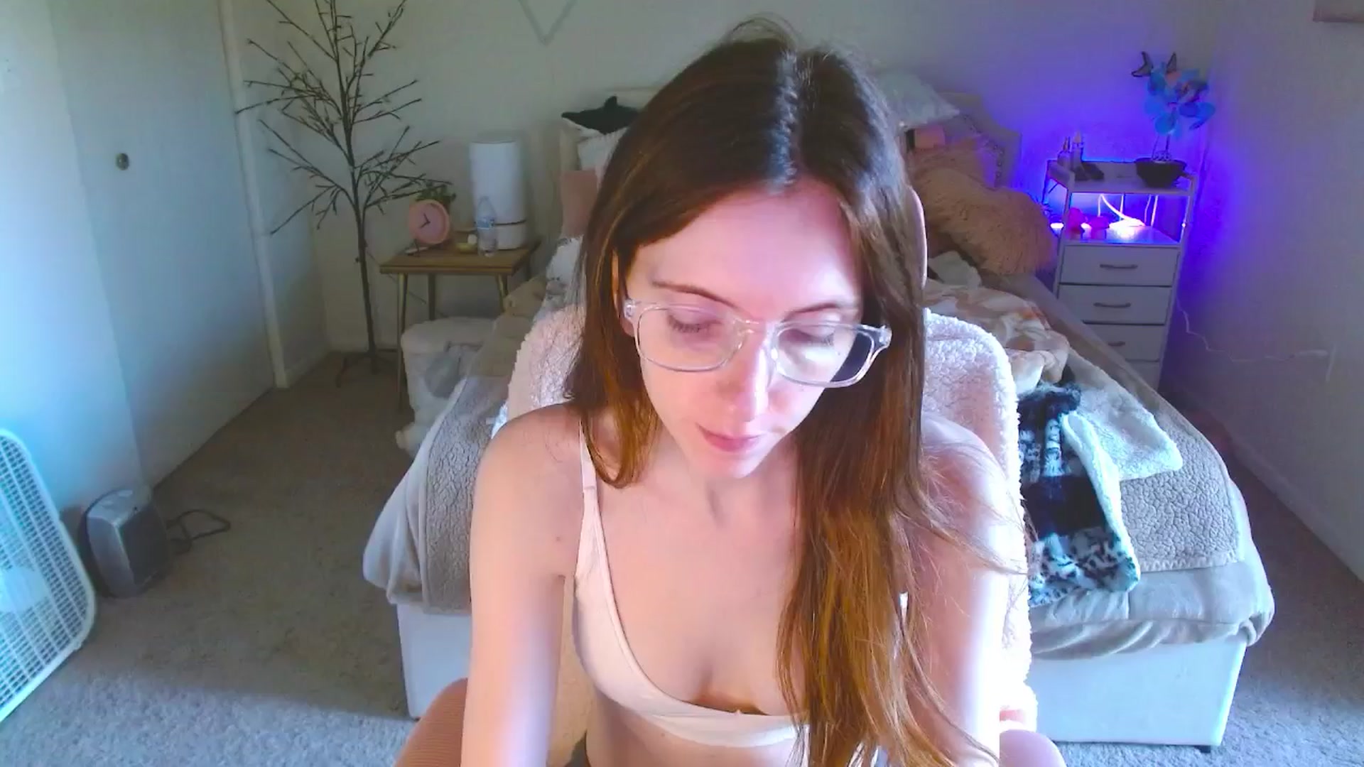 Gallery image thumbnail from MangoMae's myfreecams stream on, 10/14/2024, 17:03 image 1 of 20
