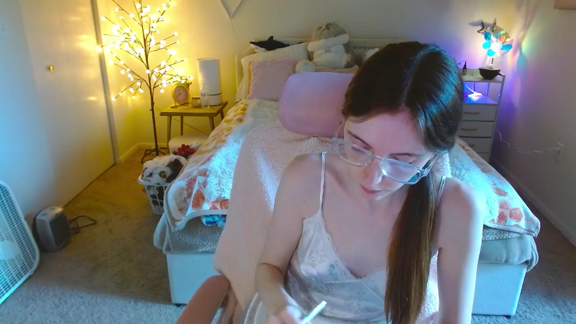 Gallery image thumbnail from MangoMae's myfreecams stream on, 10/15/2024, 17:39 image 14 of 20