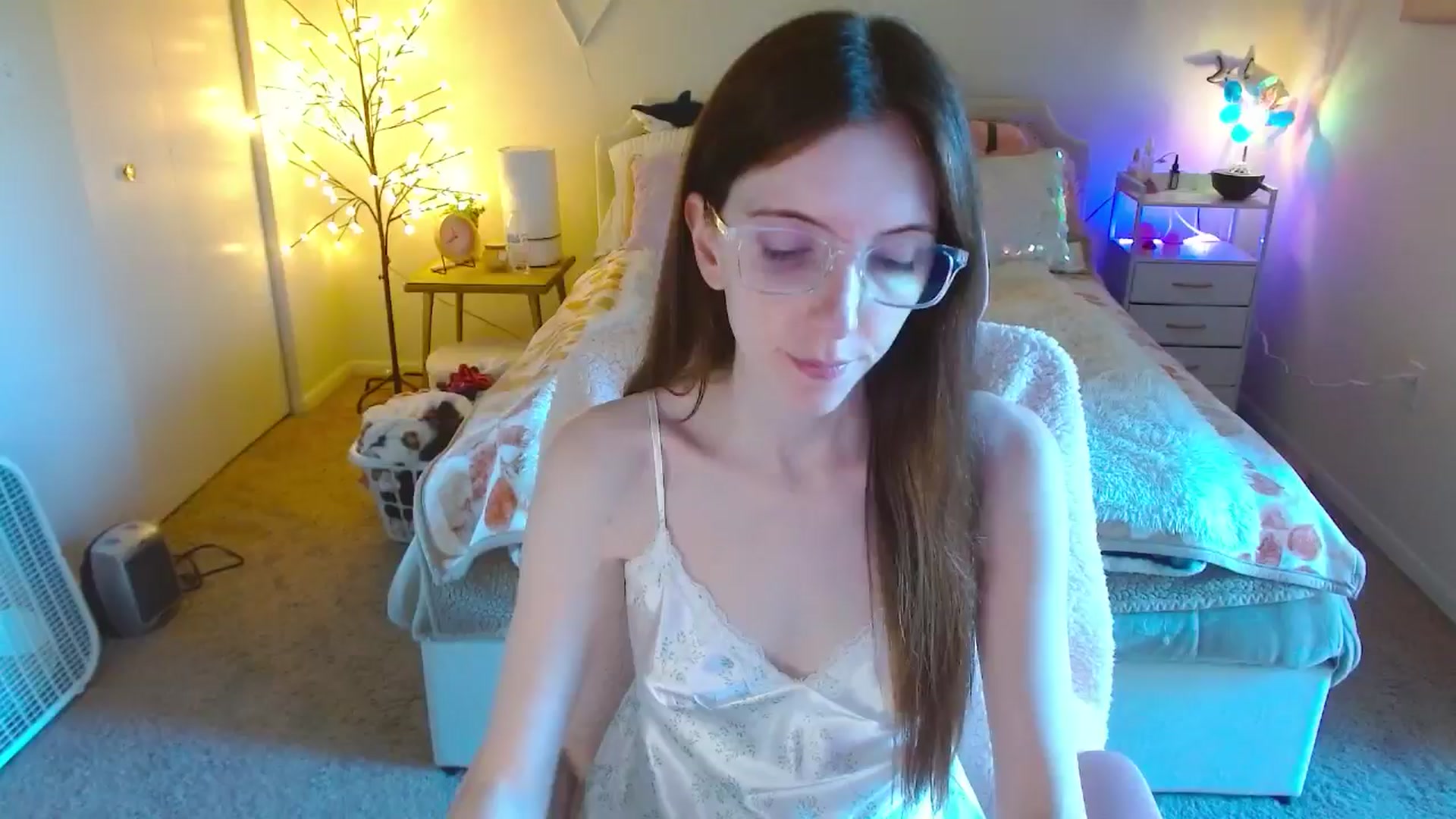 Gallery image thumbnail from MangoMae's myfreecams stream on, 10/15/2024, 17:39 image 4 of 20