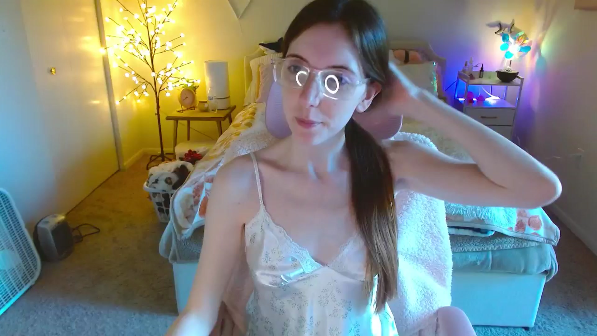 Gallery image thumbnail from MangoMae's myfreecams stream on, 10/15/2024, 17:39 image 10 of 20